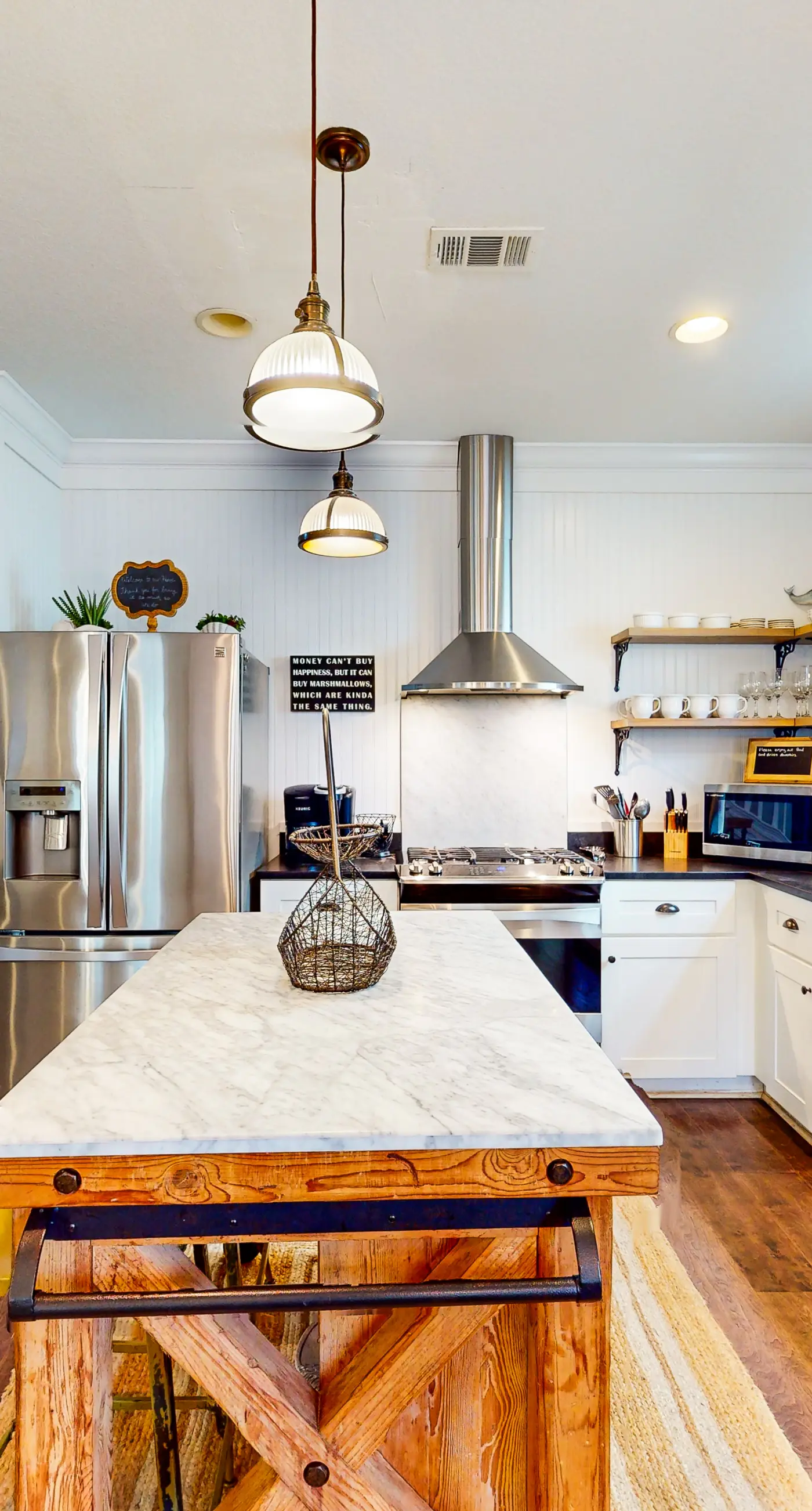 Snowbird-friendly home in gated community with hot tub, pool, balcony, & grill