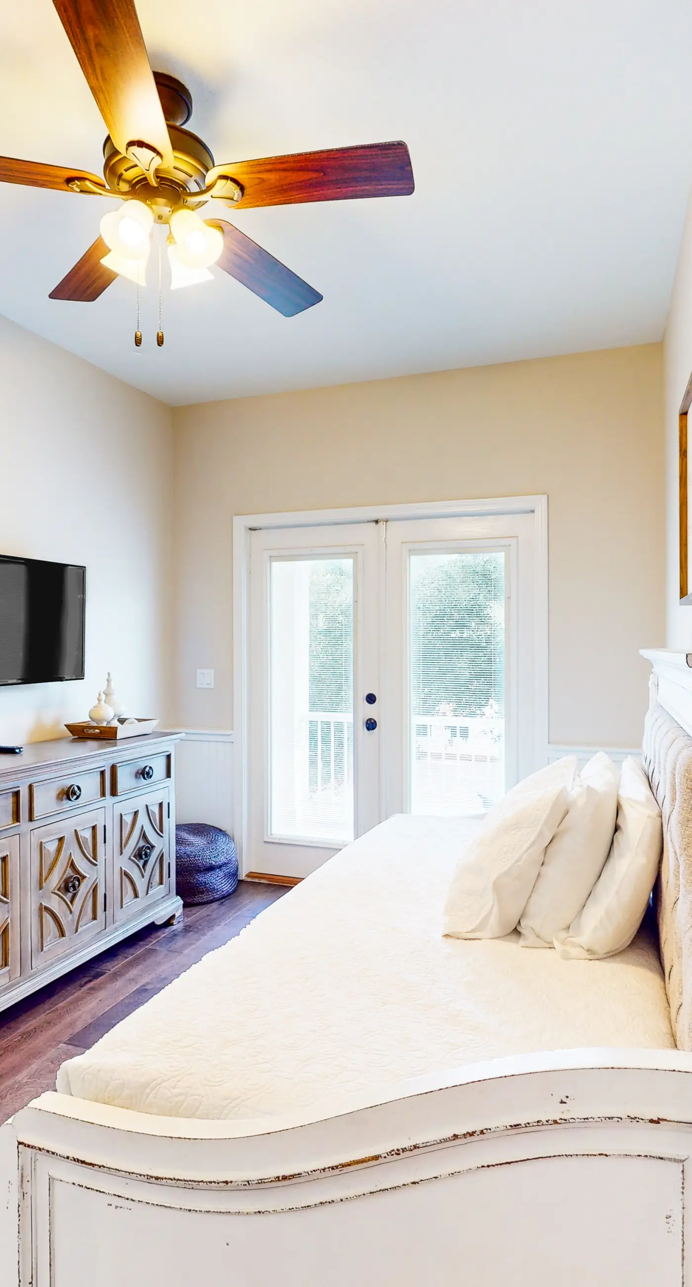 Snowbird-friendly home in gated community with hot tub, pool, balcony, & grill