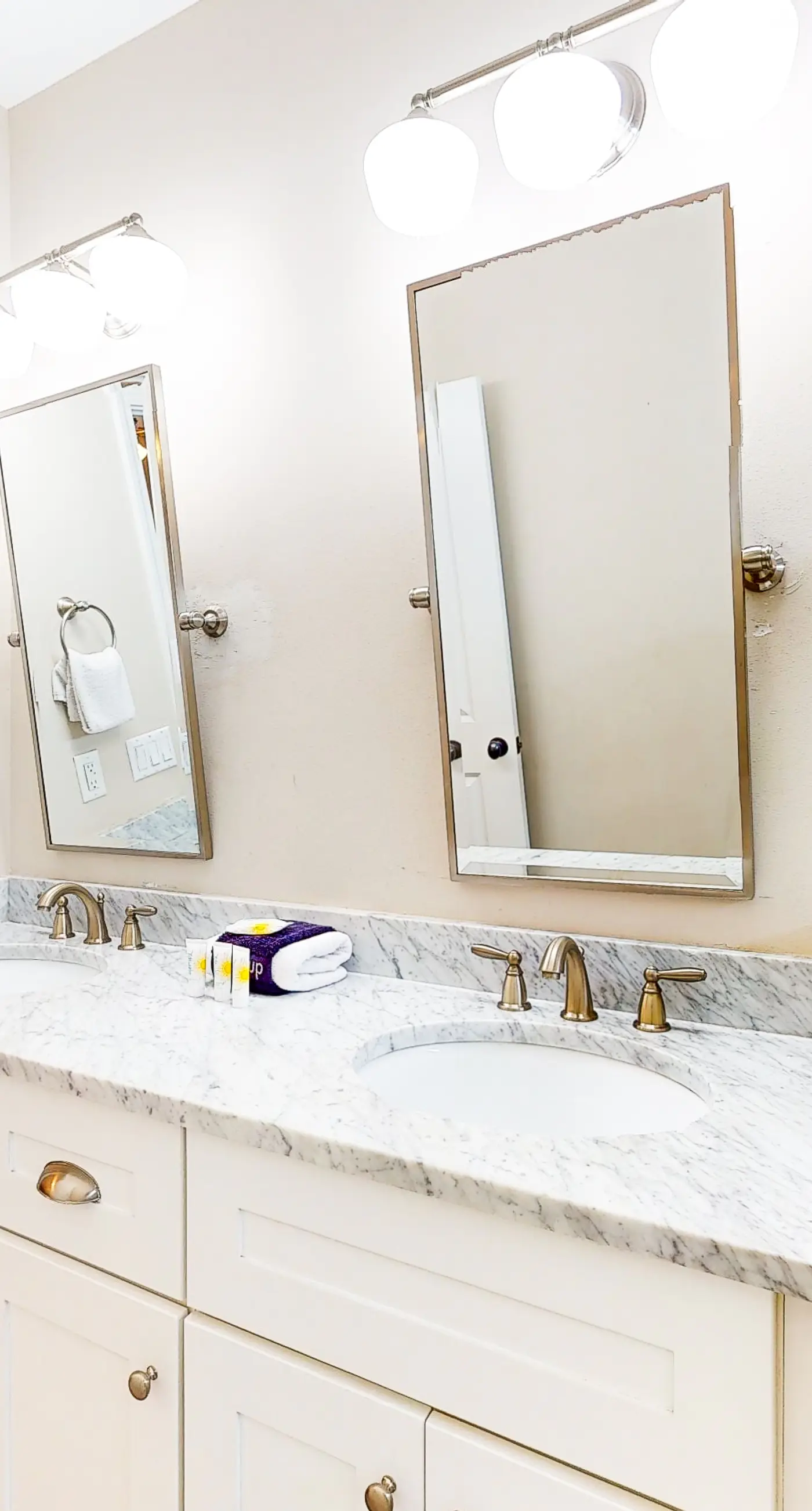 Snowbird-friendly home in gated community with hot tub, pool, balcony, & grill