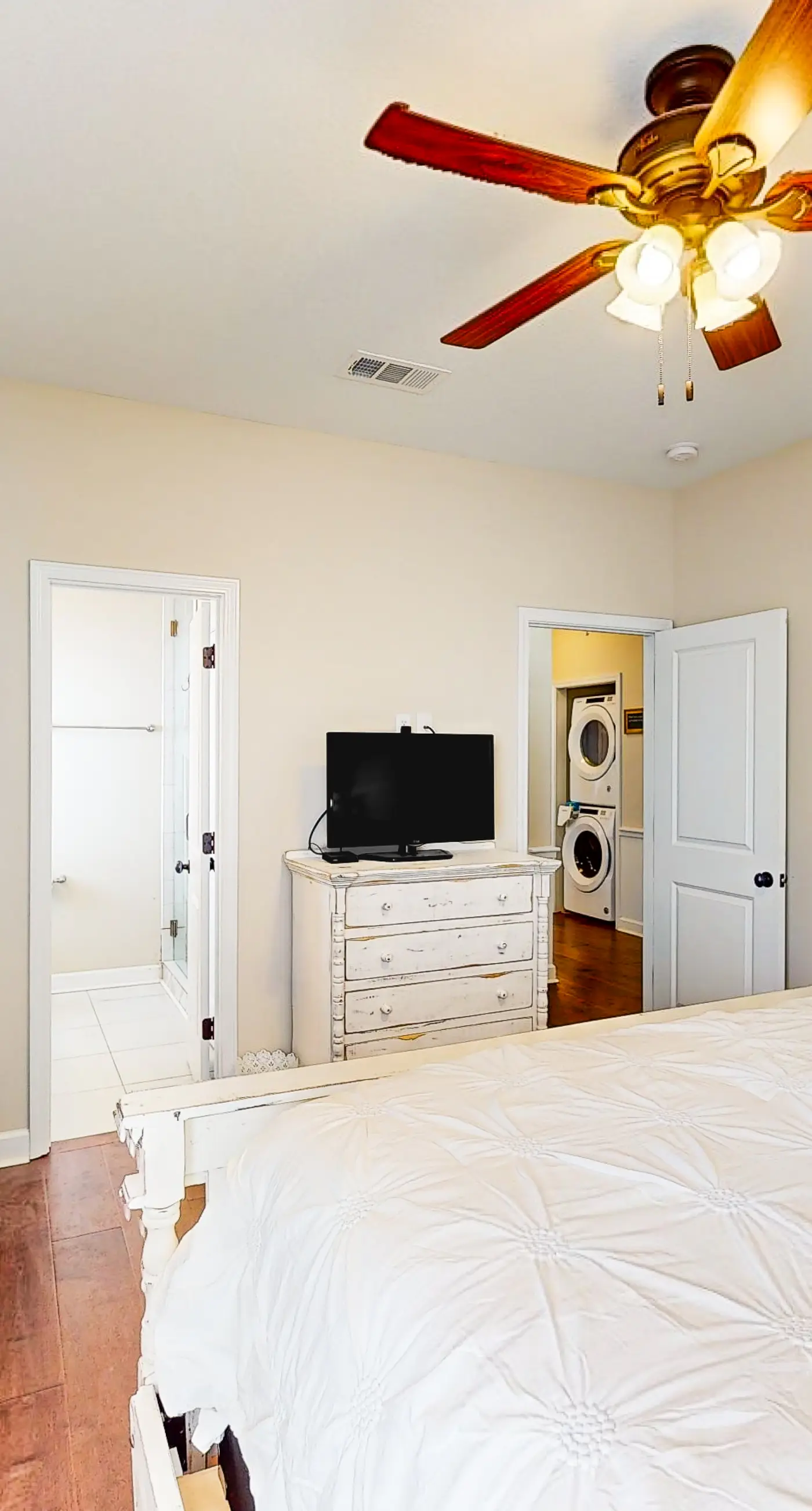 Snowbird-friendly home in gated community with hot tub, pool, balcony, & grill