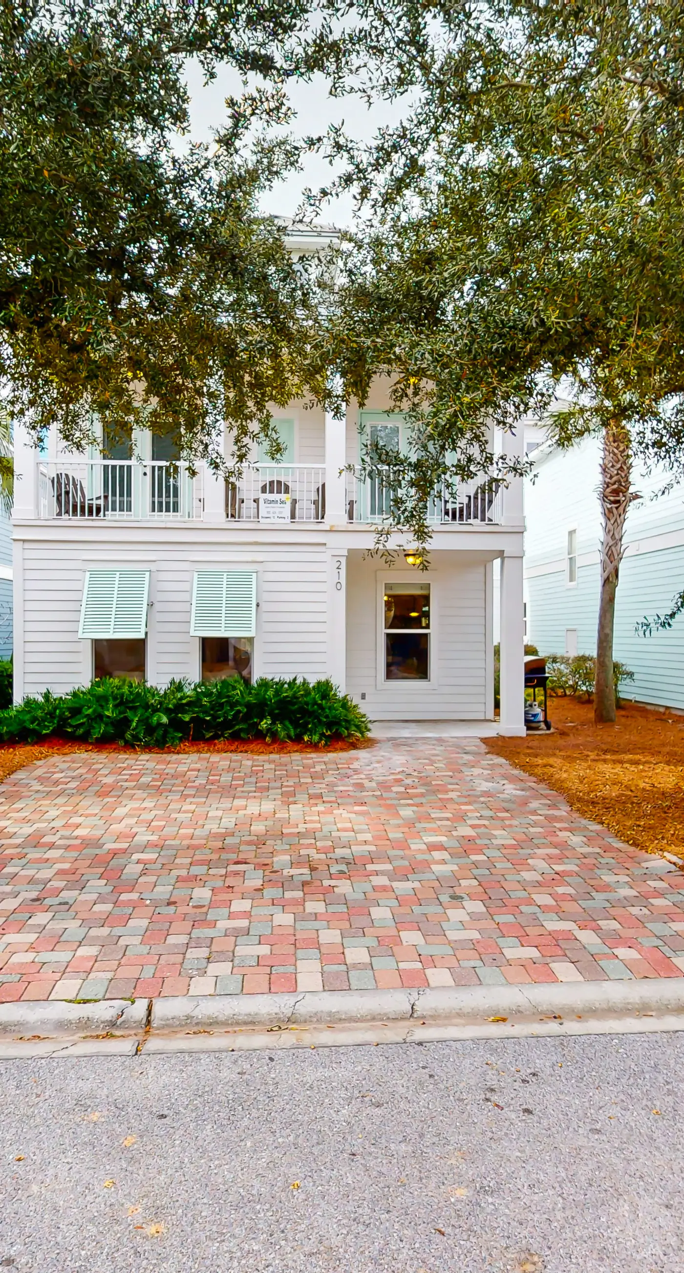 Snowbird-friendly home in gated community with hot tub, pool, balcony, & grill