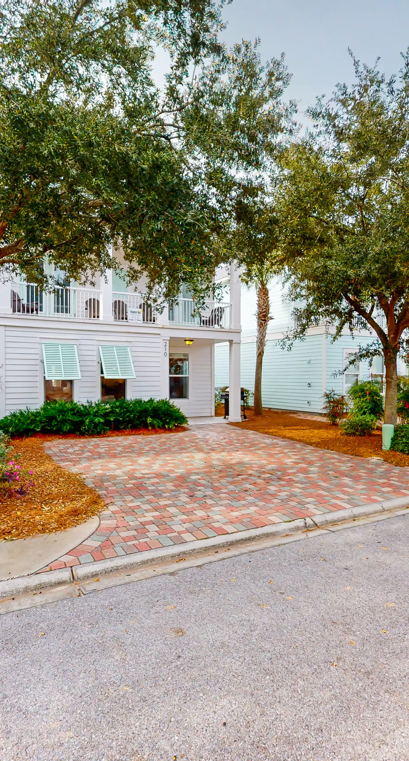 Snowbird-friendly home in gated community with hot tub, pool, balcony, & grill