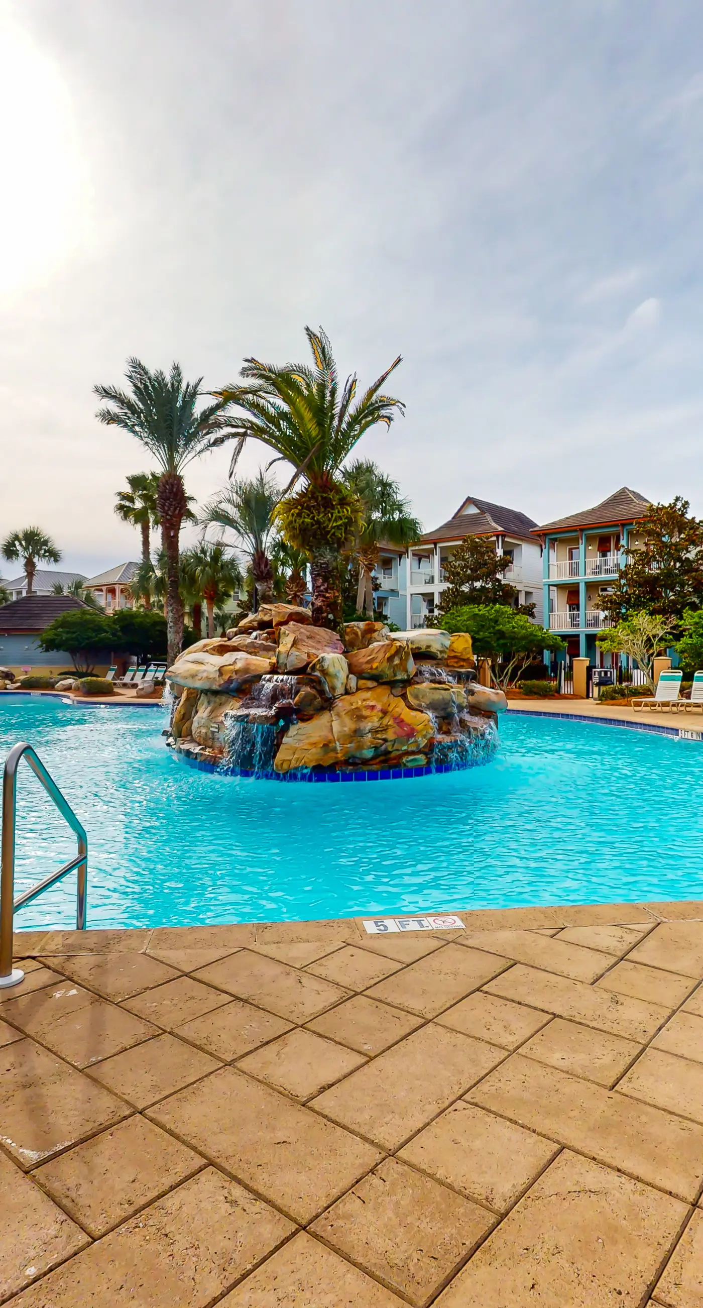 Snowbird-friendly home in gated community with hot tub, pool, balcony, & grill