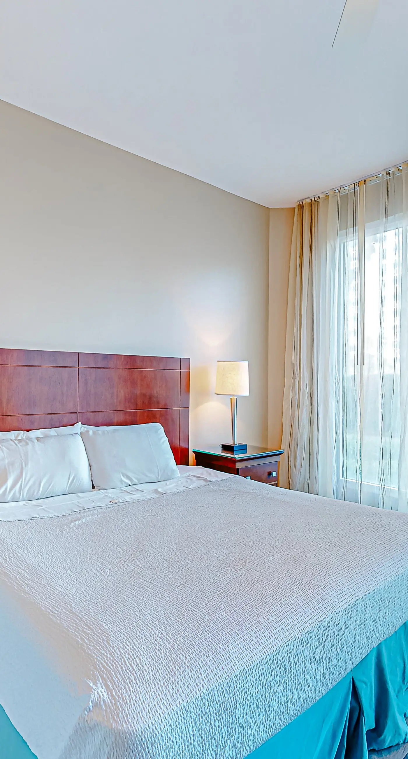 Snowbird-friendly condo with pool, hot tub, splash area, tennis, restaurant, gym