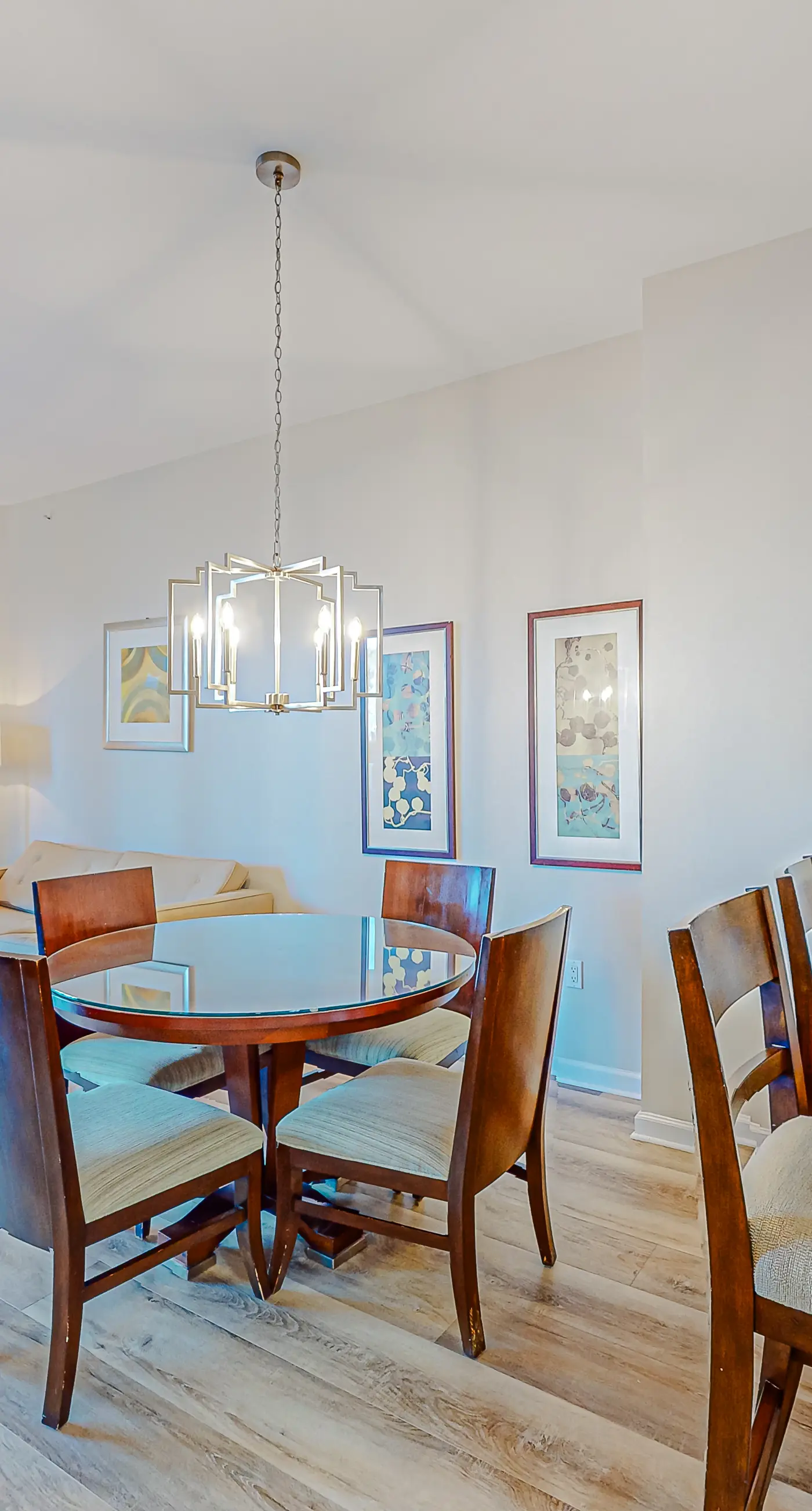 Snowbird-friendly condo with pool, hot tub, splash area, tennis, restaurant, gym