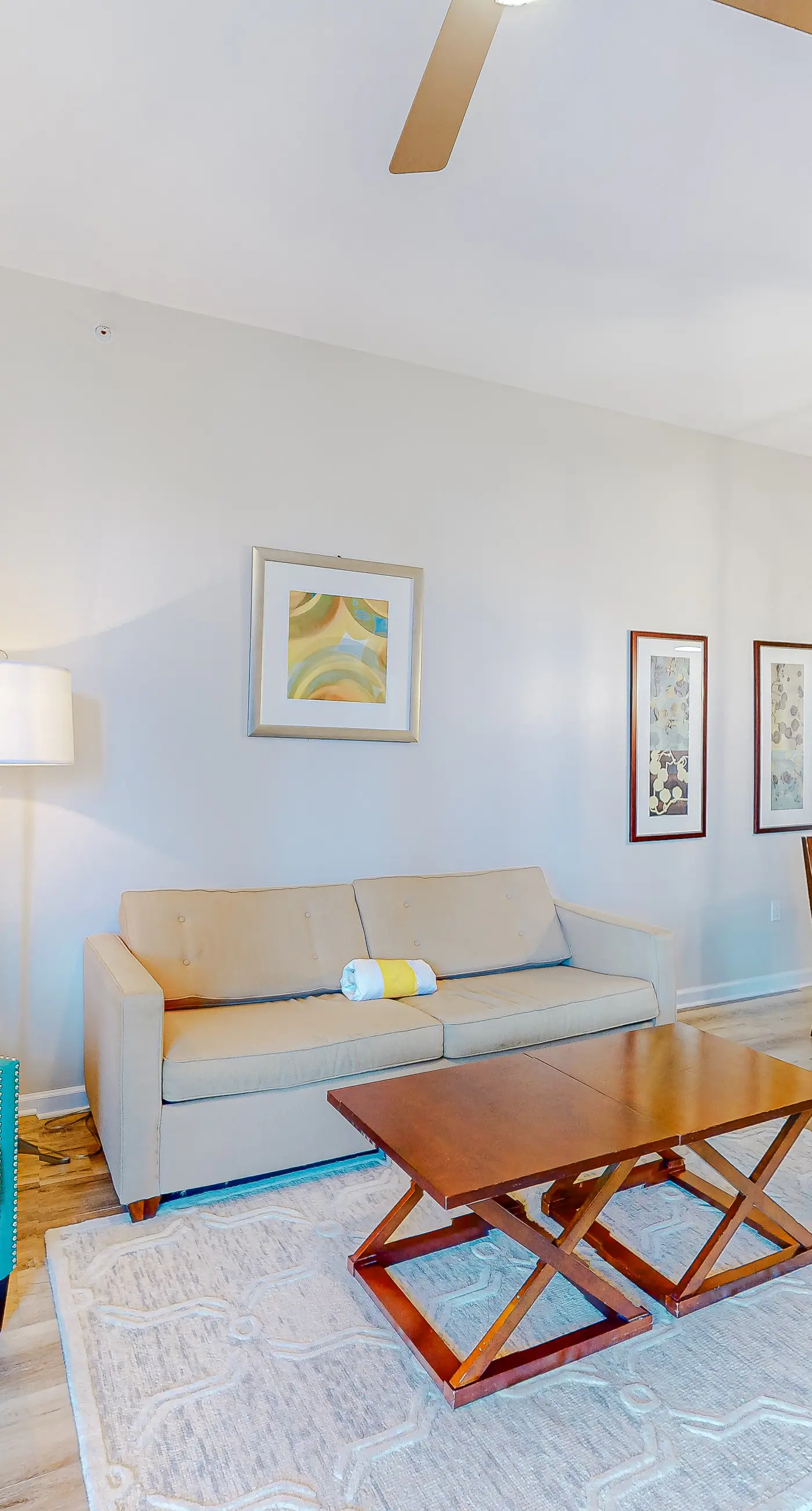 Snowbird-friendly condo with pool, hot tub, splash area, tennis, restaurant, gym