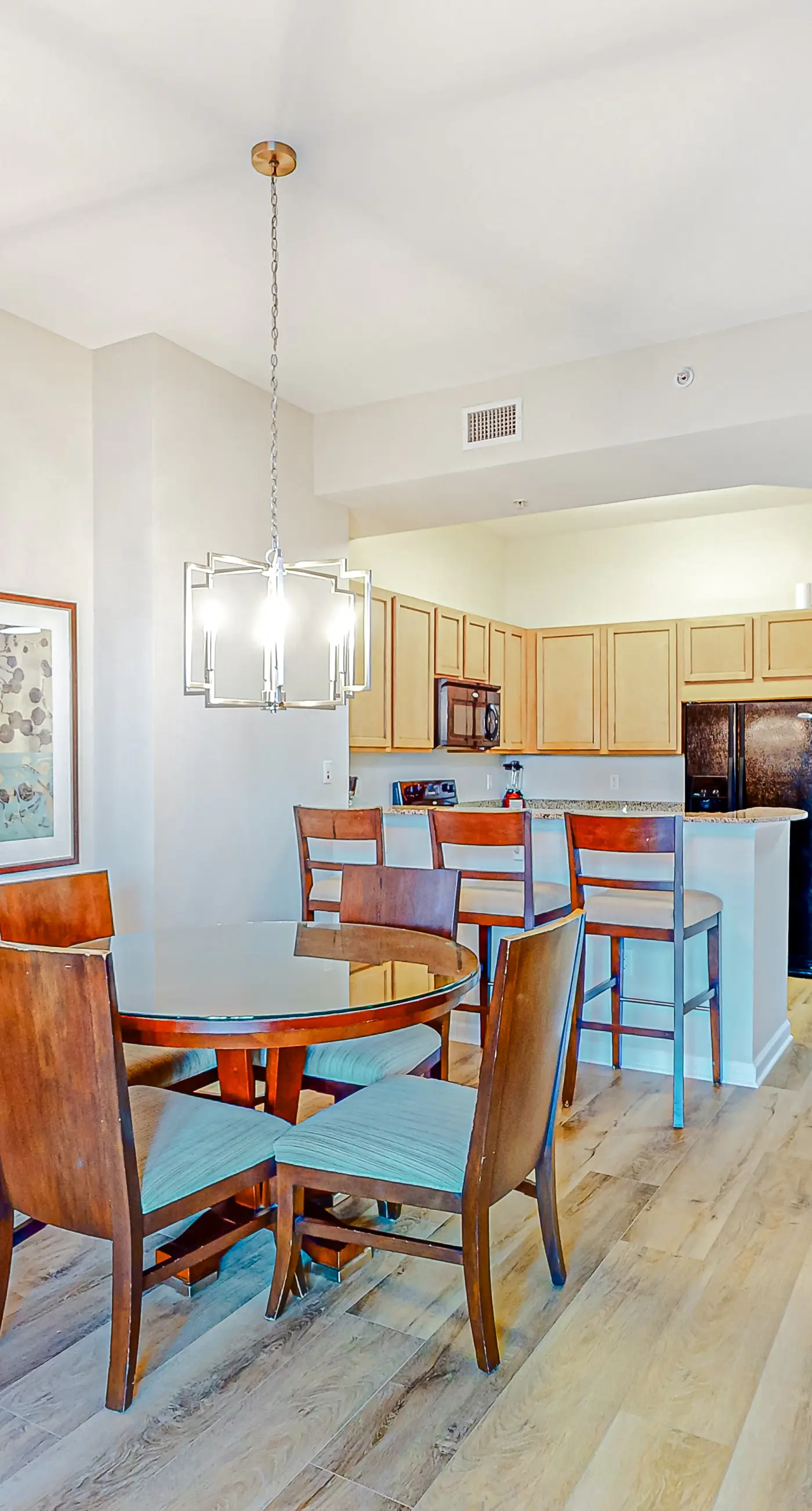 Snowbird-friendly condo with pool, hot tub, splash area, tennis, restaurant, gym