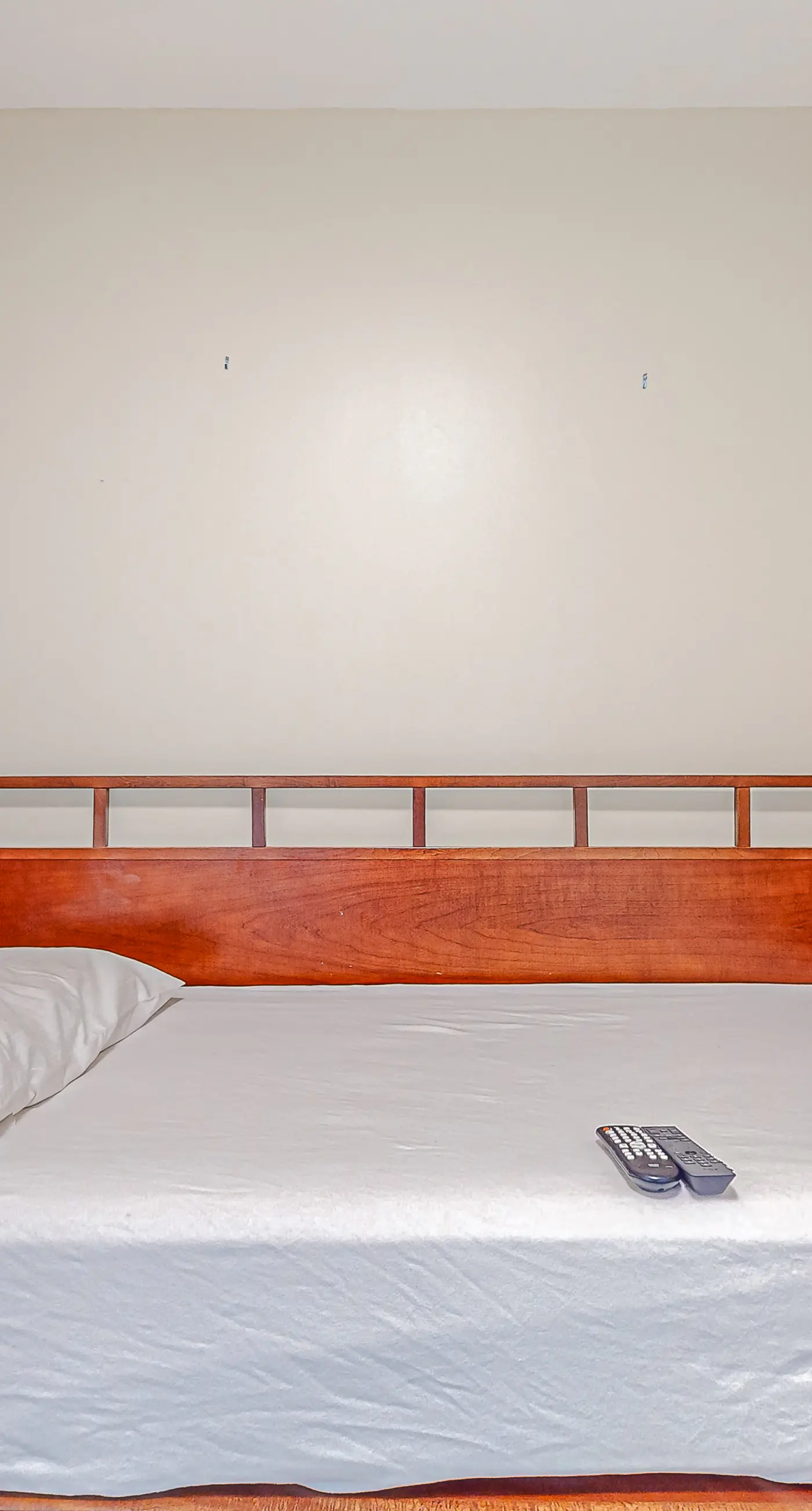 Snowbird-friendly condo with pool, hot tub, splash area, tennis, restaurant, gym