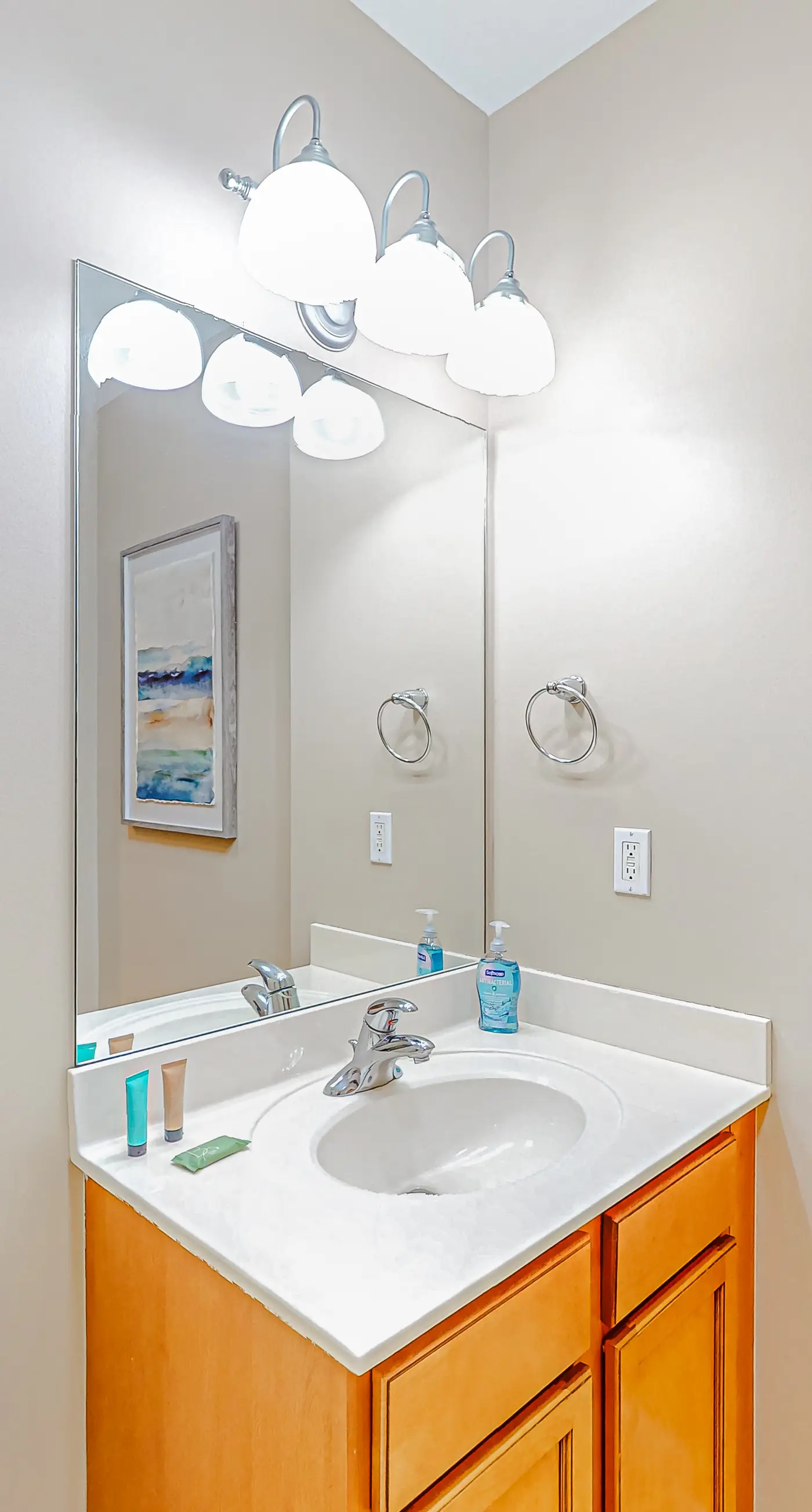 Snowbird-friendly condo with pool, hot tub, splash area, tennis, restaurant, gym