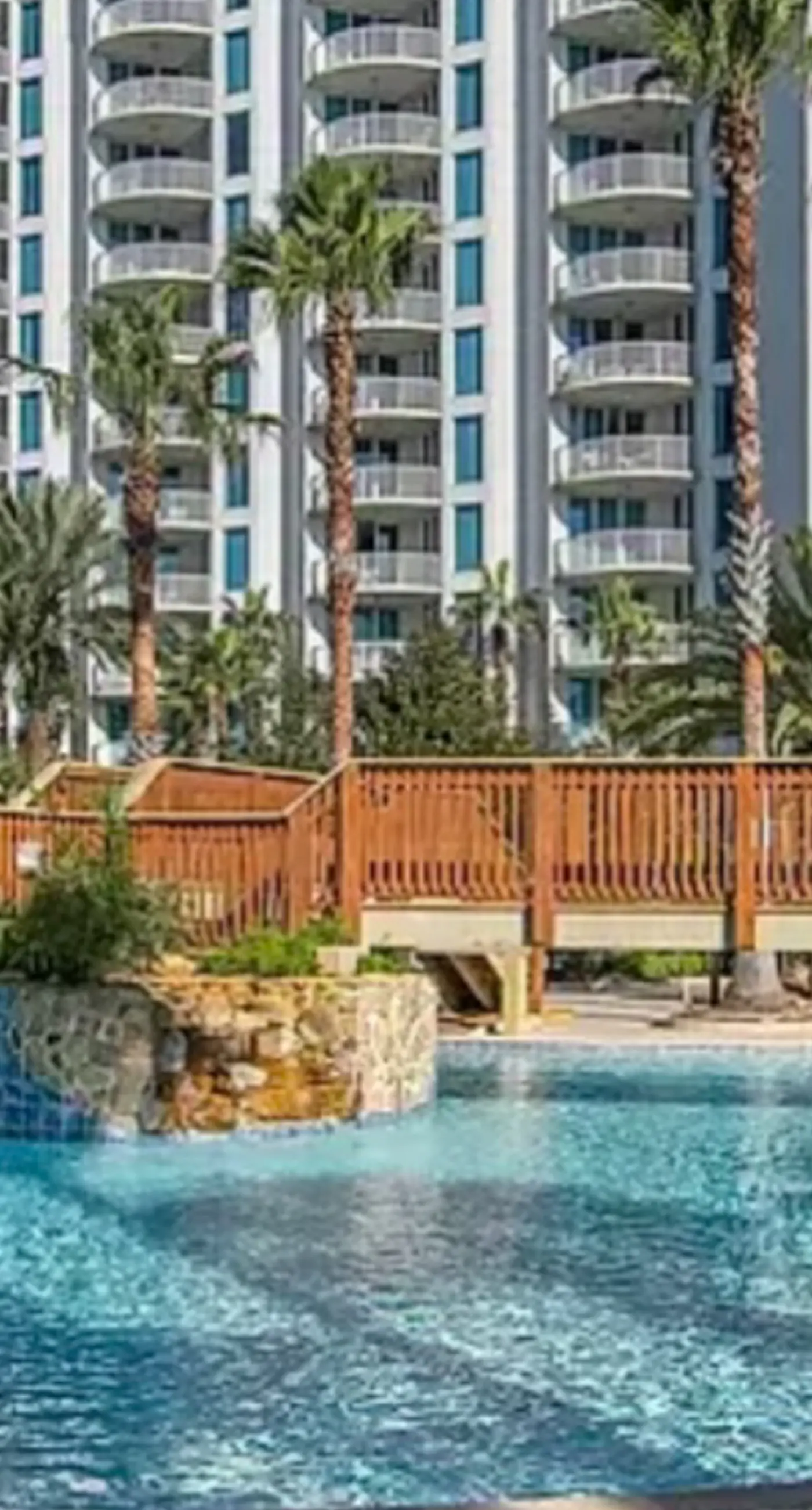 Snowbird-friendly condo with pool, hot tub, splash area, tennis, restaurant, gym