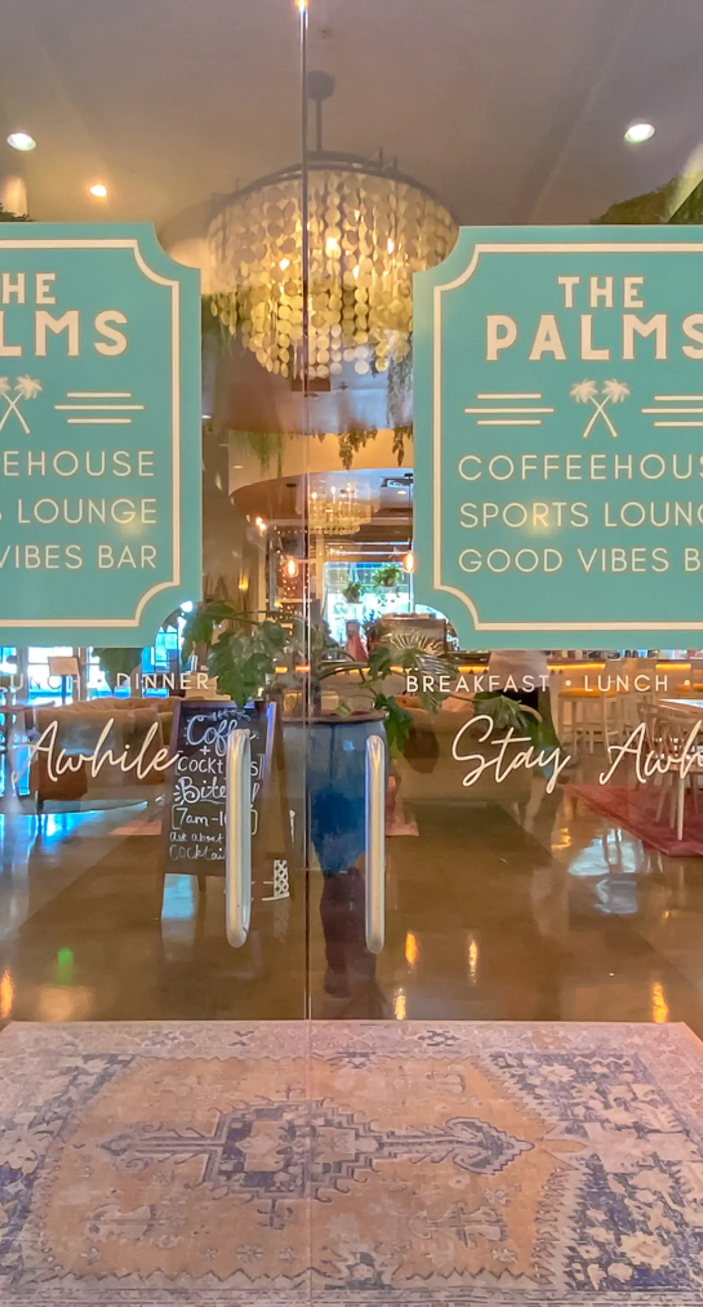 Snowbird-friendly condo with pool, hot tub, splash area, tennis, restaurant, gym