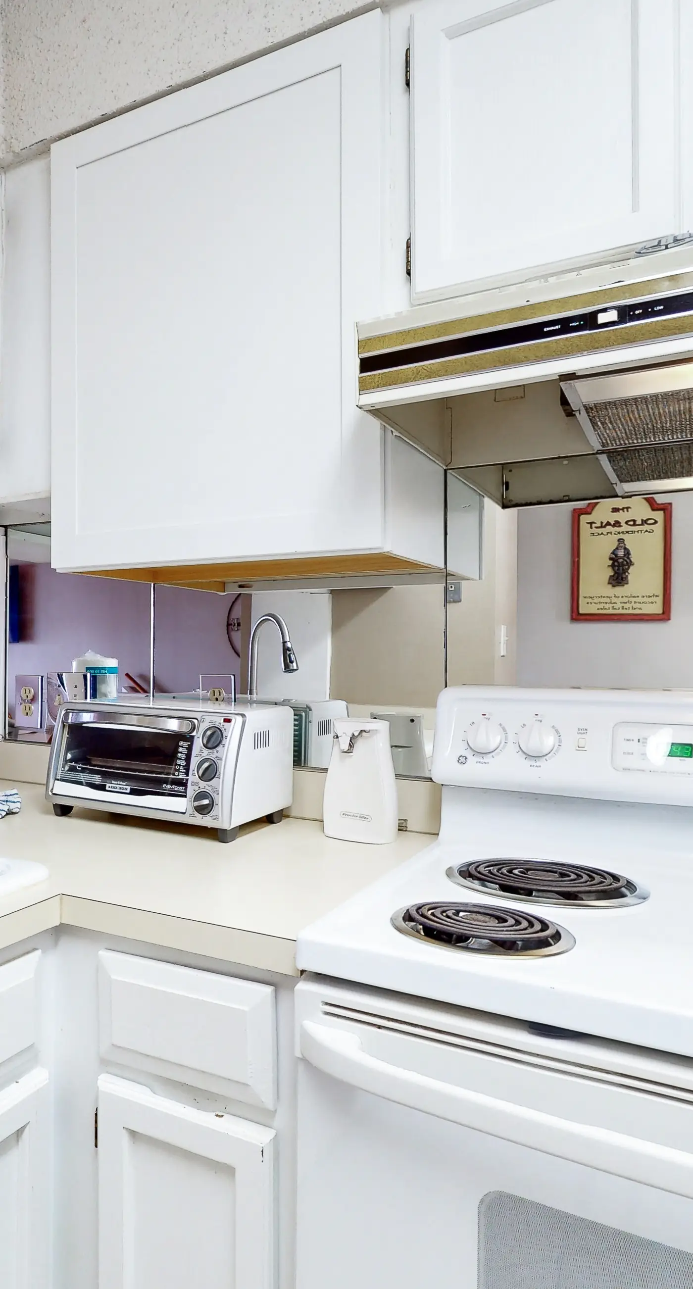 Dog Friendly waterfront townhome with balcony and wifi