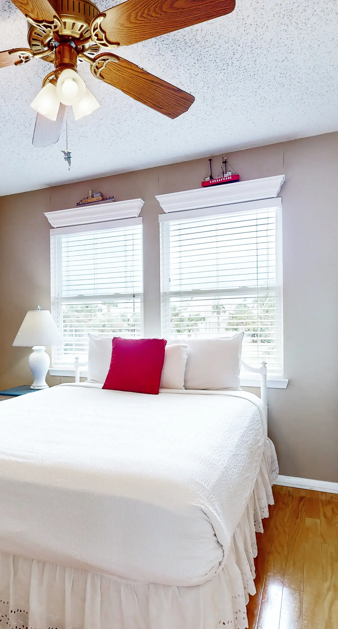 Dog Friendly waterfront townhome with balcony and wifi