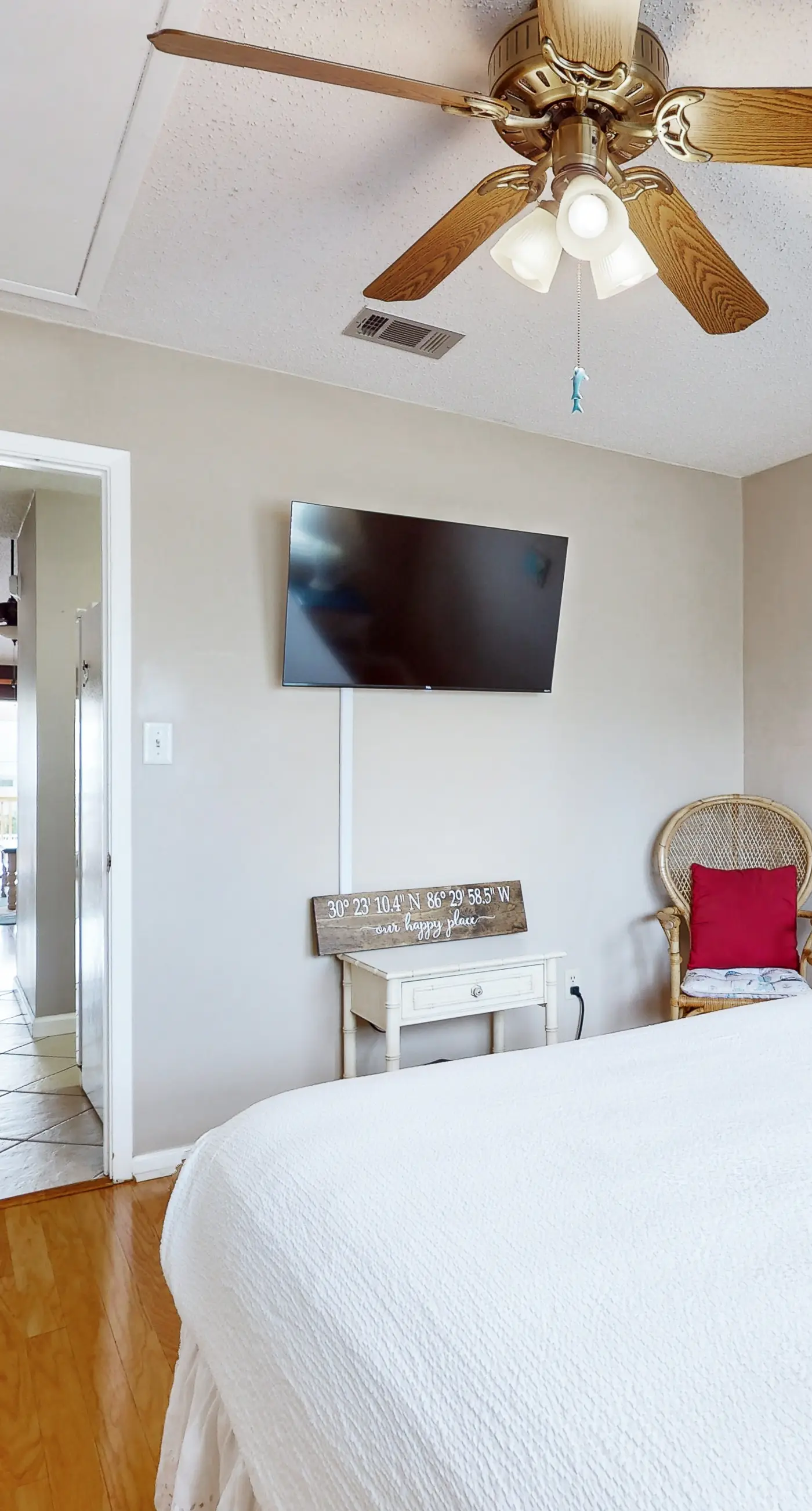 Dog Friendly waterfront townhome with balcony and wifi