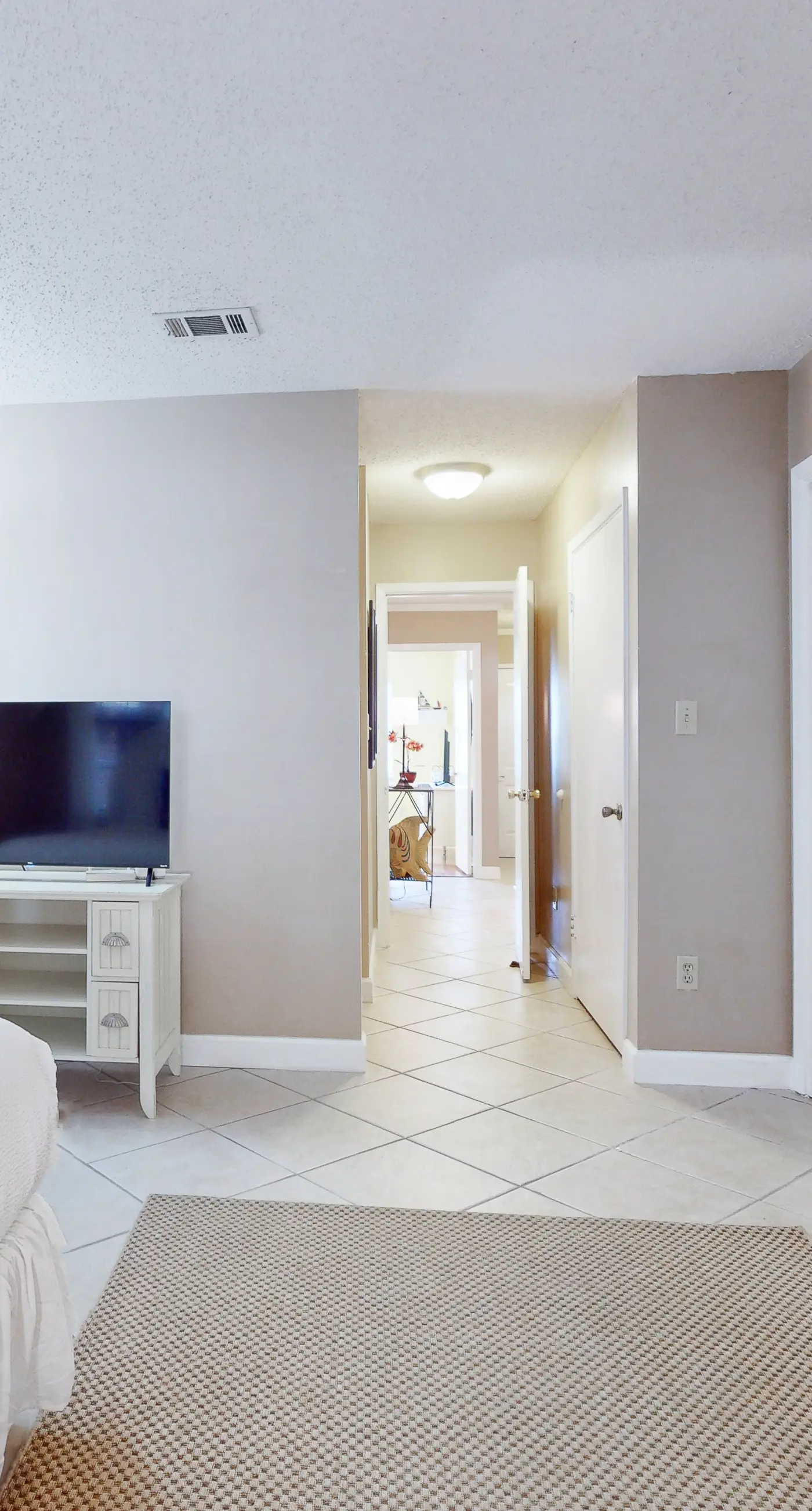 Dog Friendly waterfront townhome with balcony and wifi