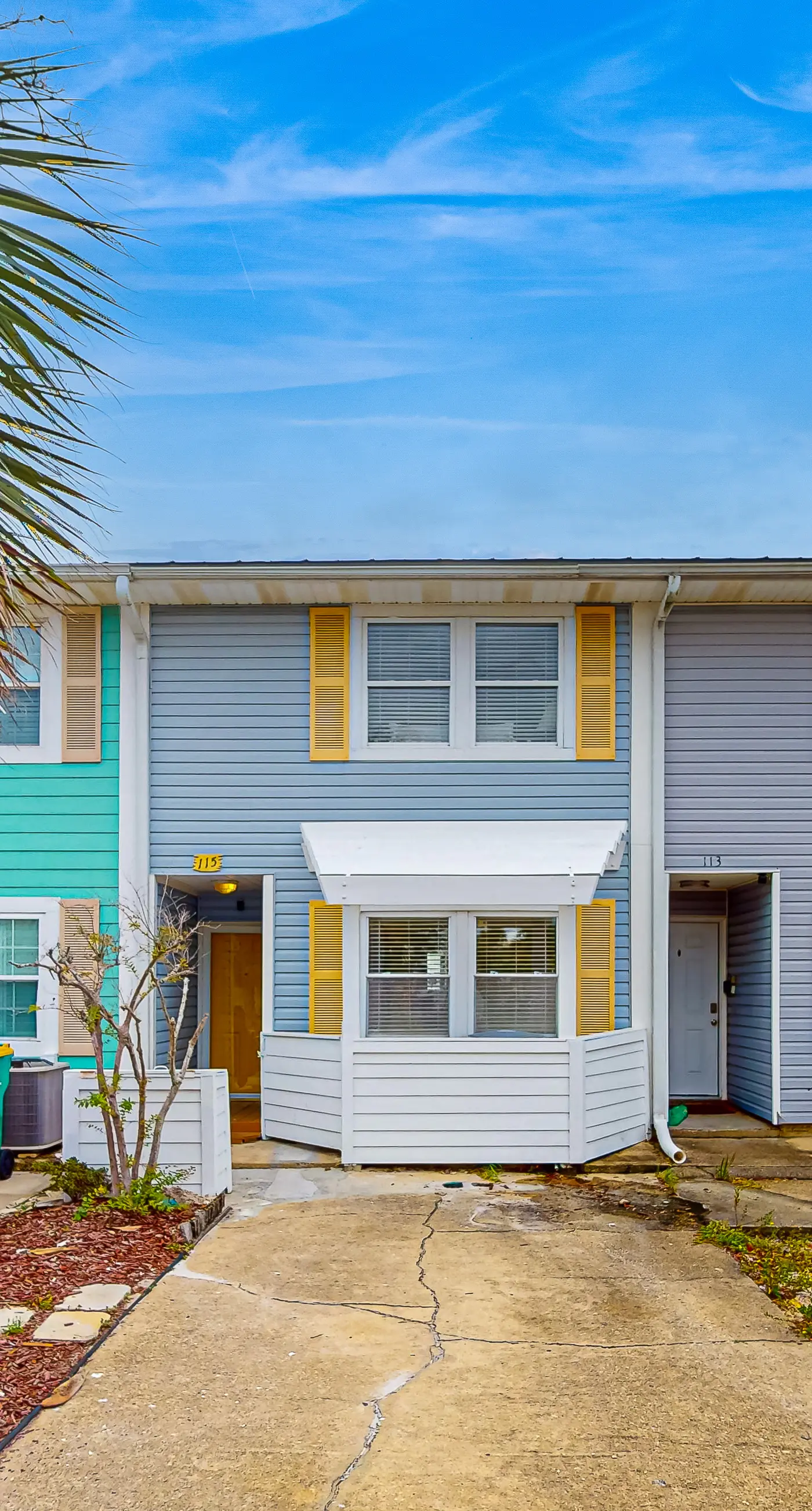 Dog Friendly waterfront townhome with balcony and wifi