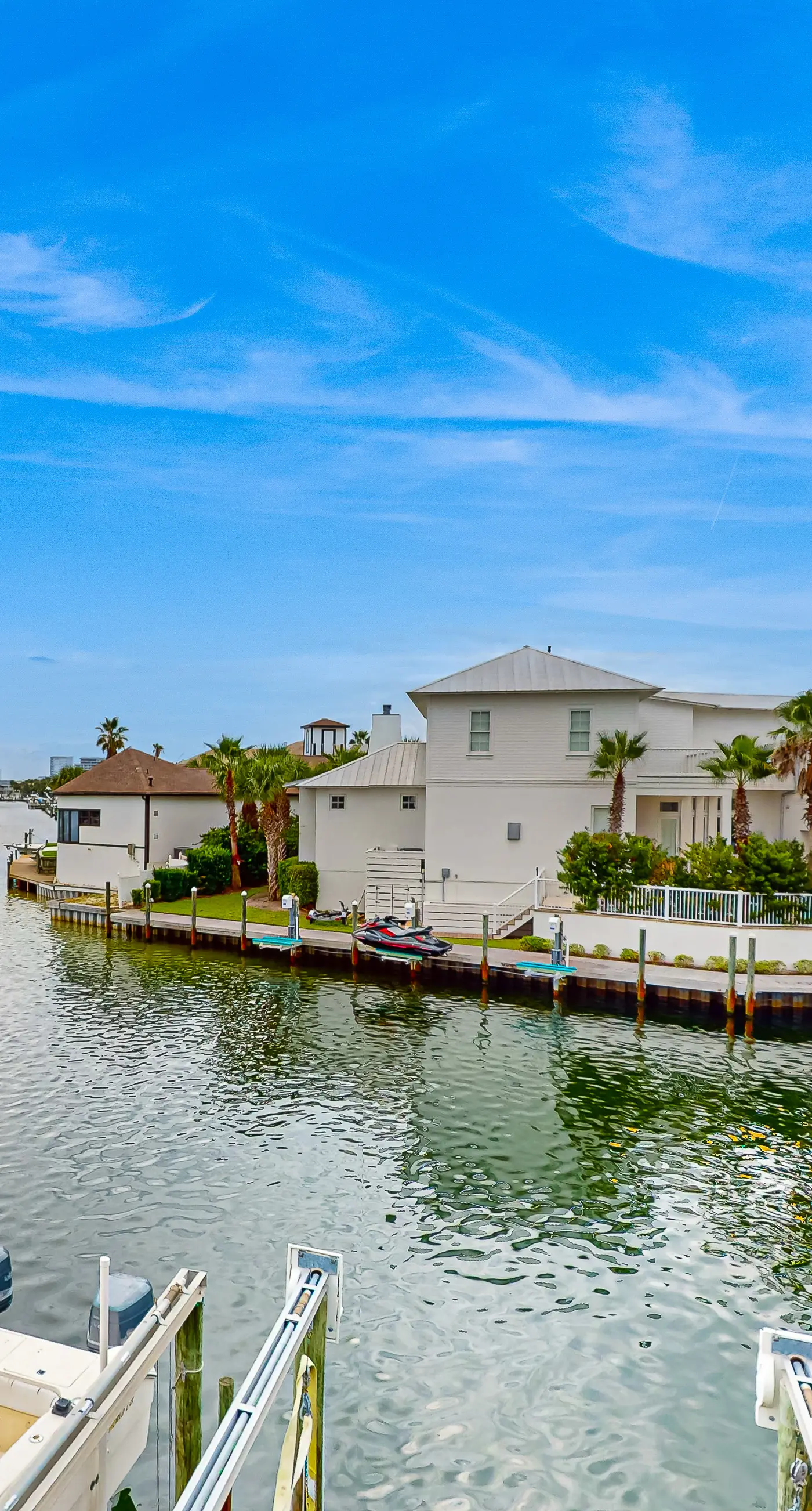 Dog Friendly waterfront townhome with balcony and wifi