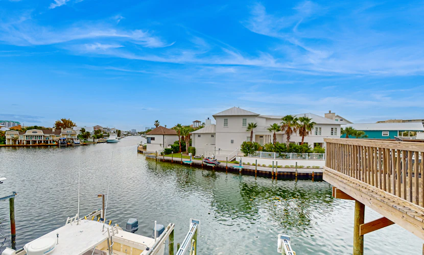 Dog Friendly waterfront townhome with balcony and wifi