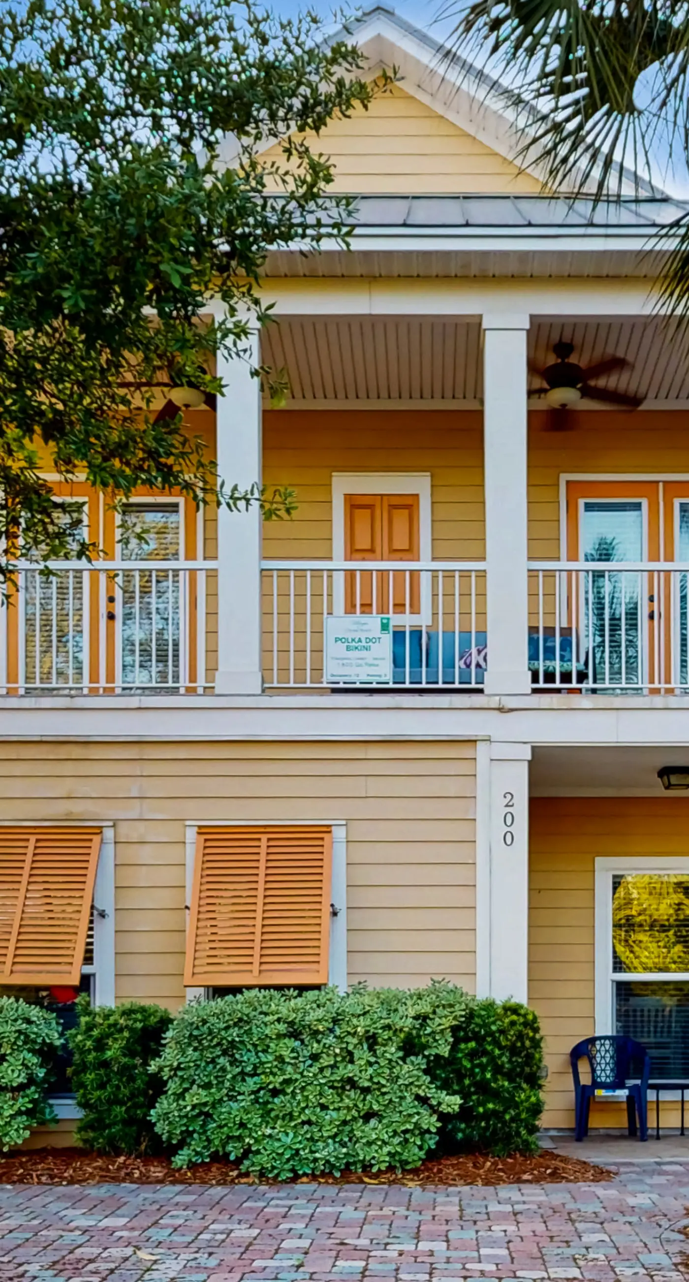 Gorgeous coastal home with shared pool and easy beach access