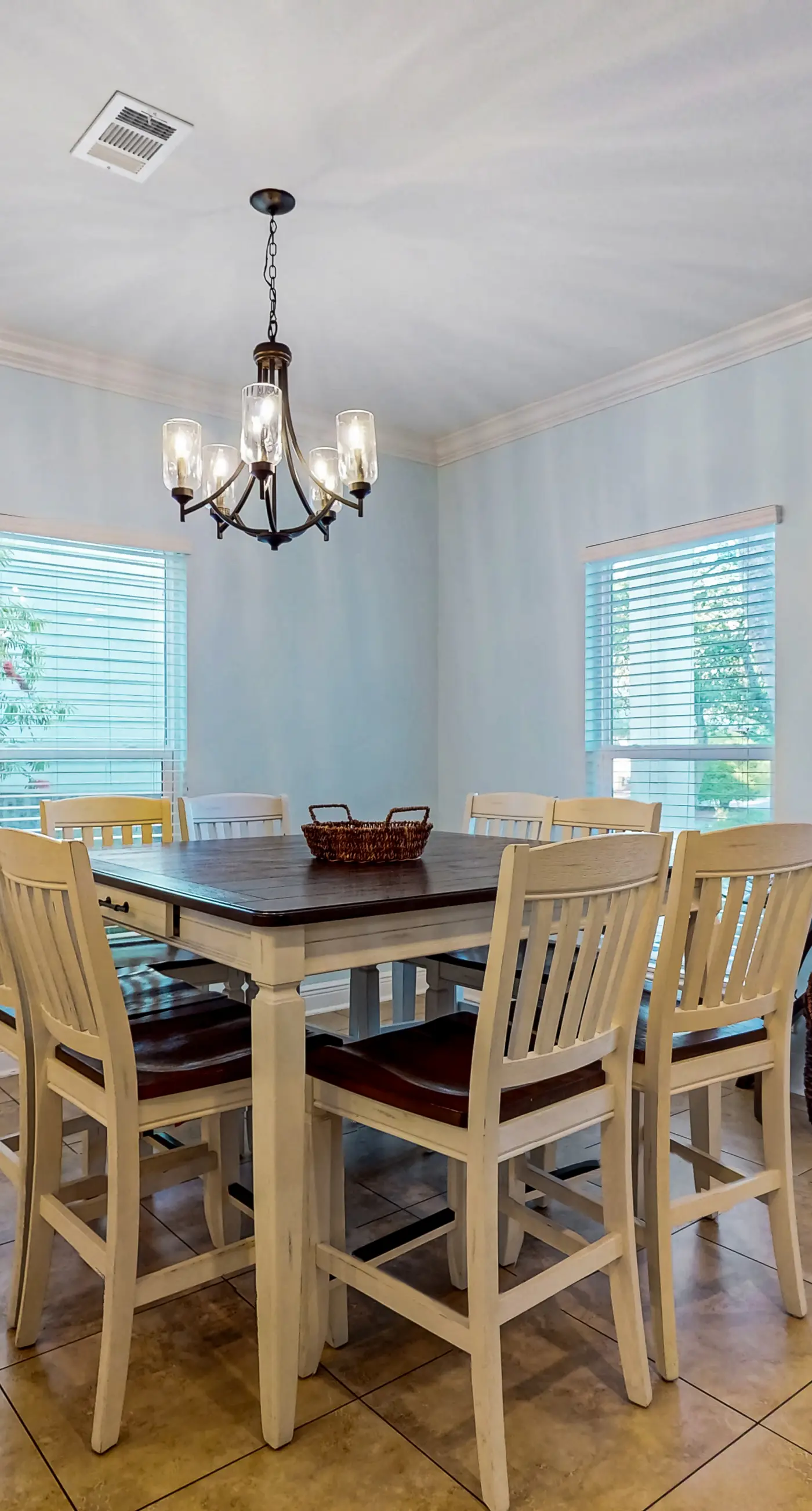 Gorgeous coastal home with shared pool and easy beach access