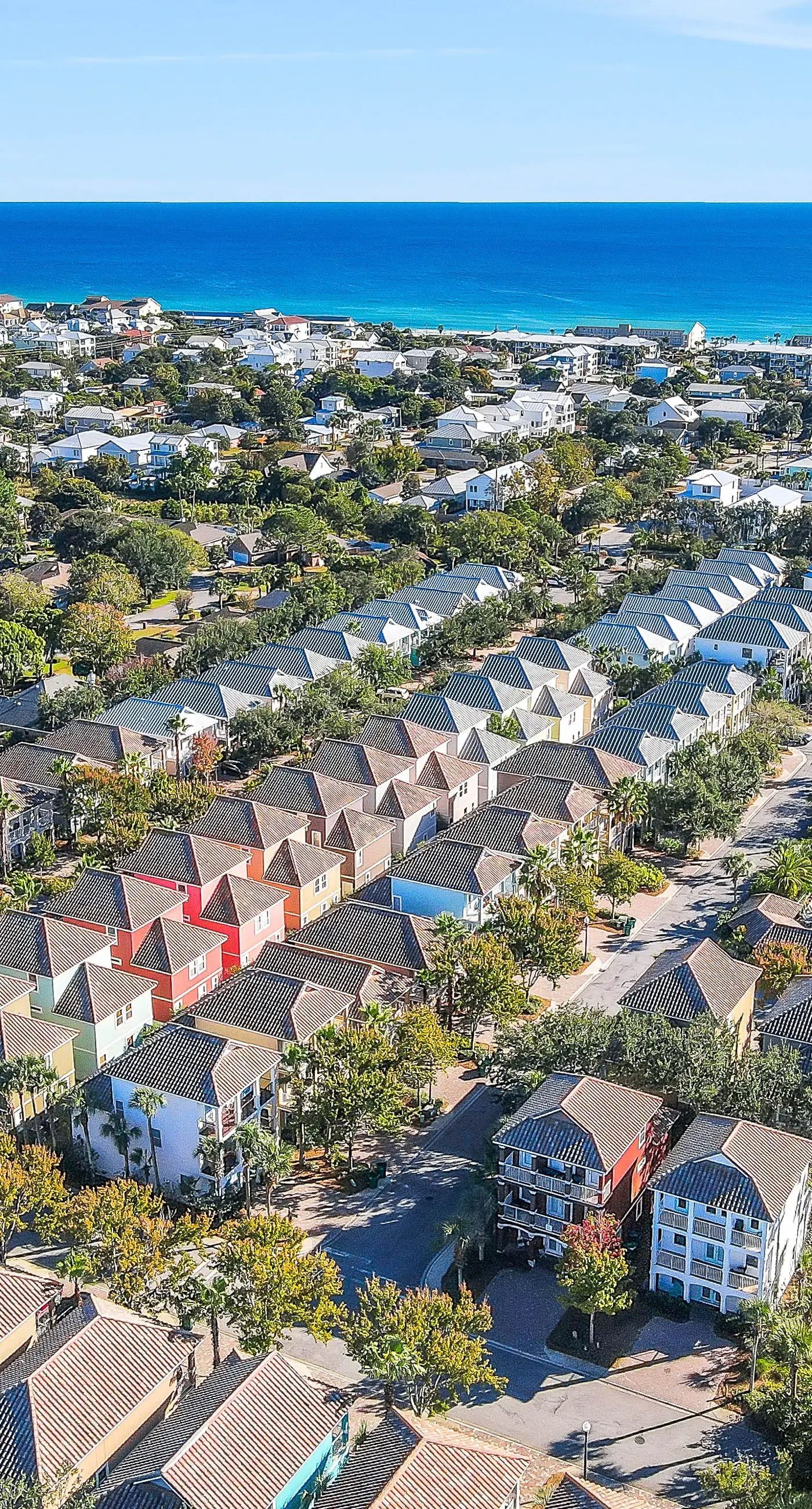 Gorgeous coastal home with shared pool and easy beach access
