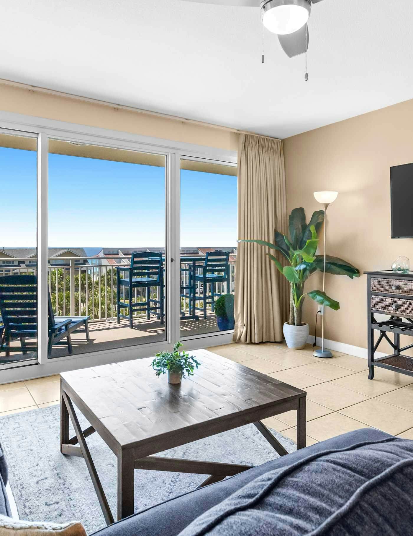 5th-floor condo with Gulf views, heated pool, gym, BBQ area, & private balcony