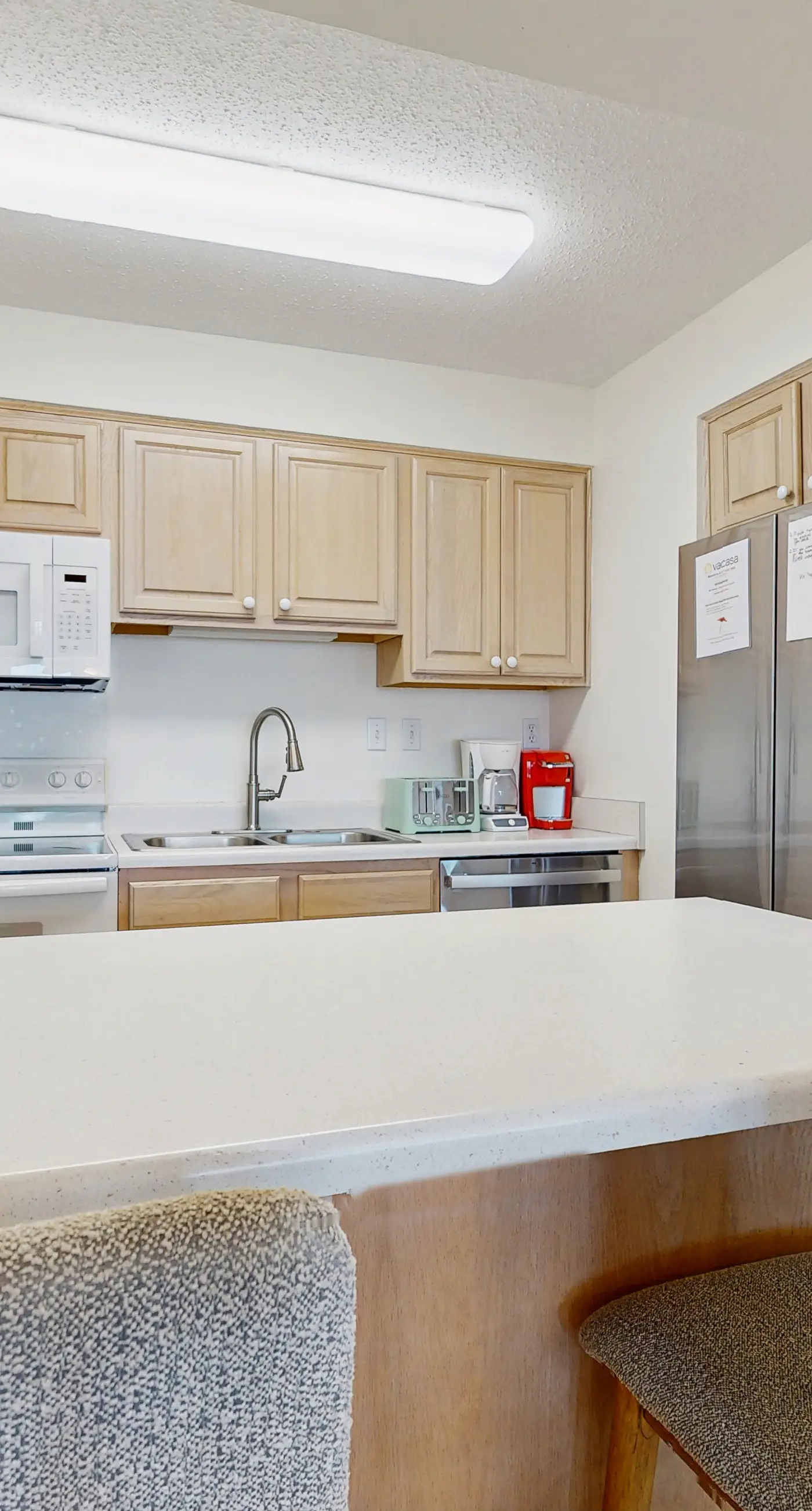 Snowbird-friendly condo with Gulf view, on-site pool, beach access, & gym