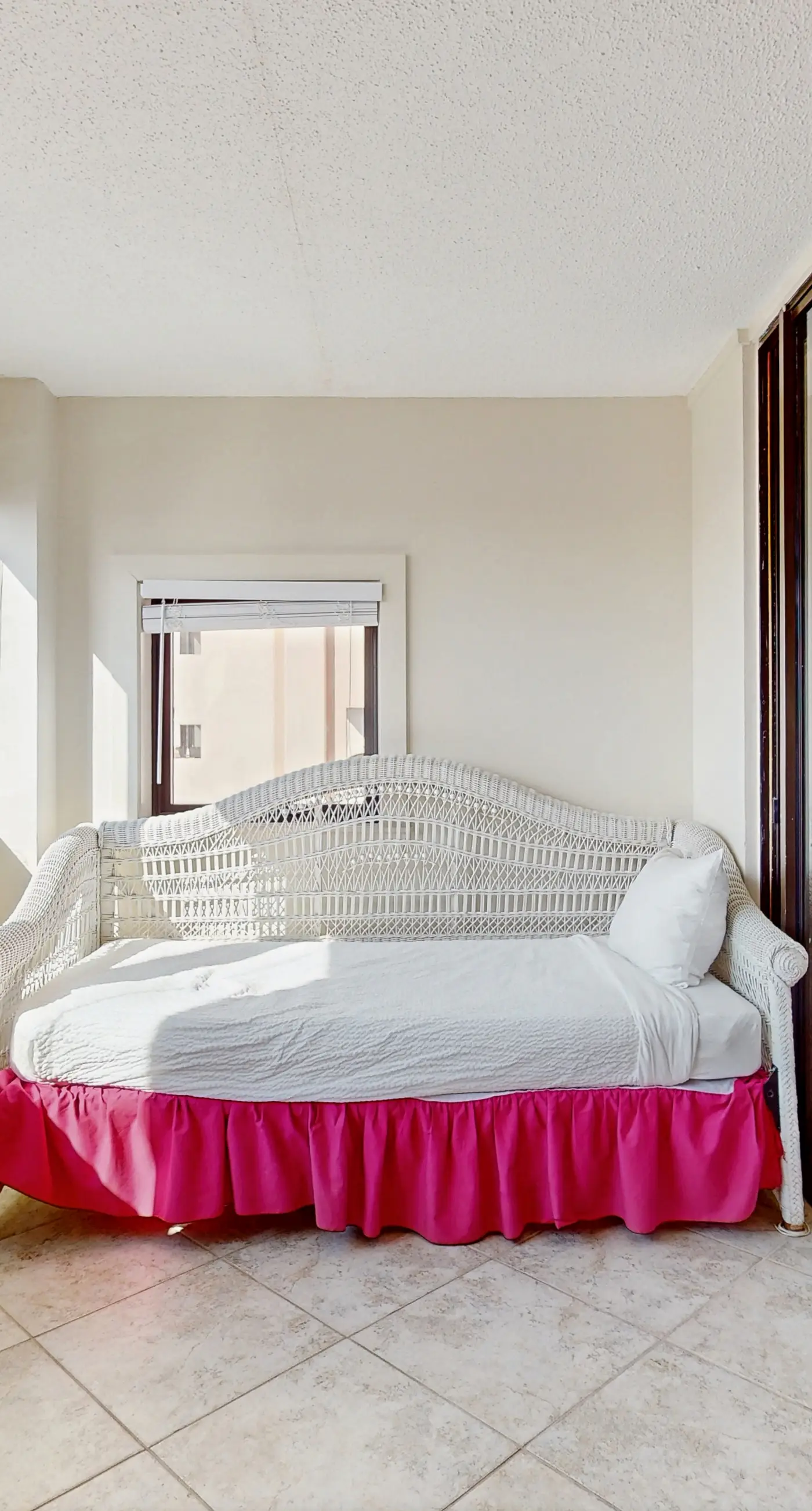 Snowbird-friendly condo with Gulf view, on-site pool, beach access, & gym