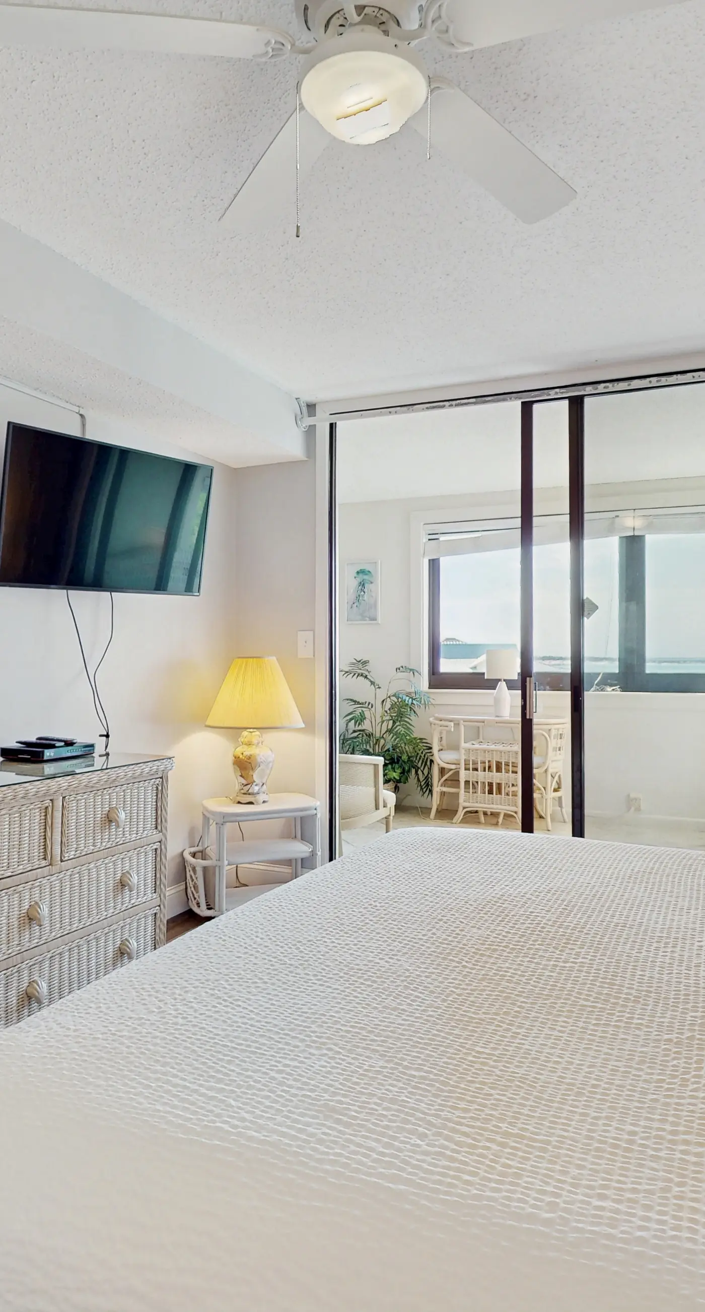 Snowbird-friendly condo with Gulf view, on-site pool, beach access, & gym