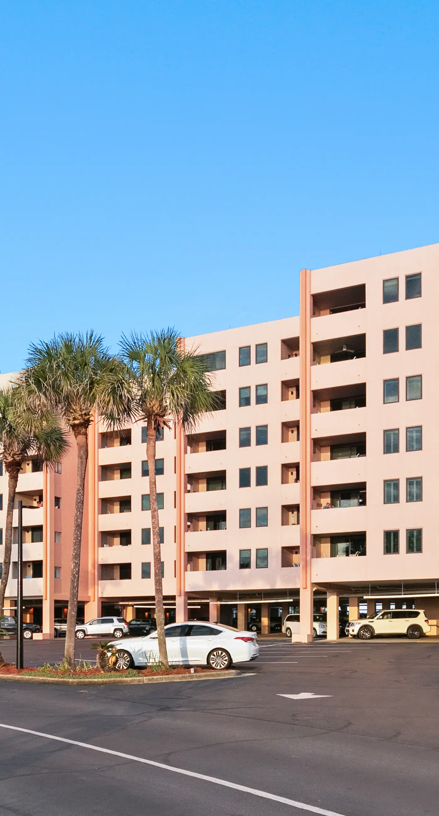 Snowbird-friendly condo with Gulf view, on-site pool, beach access, & gym