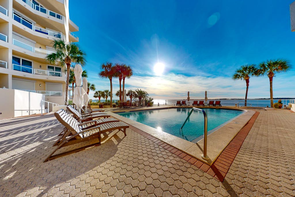 Third-floor, beachfront condo with a pool, hot tub, washer/dryer, & AC
