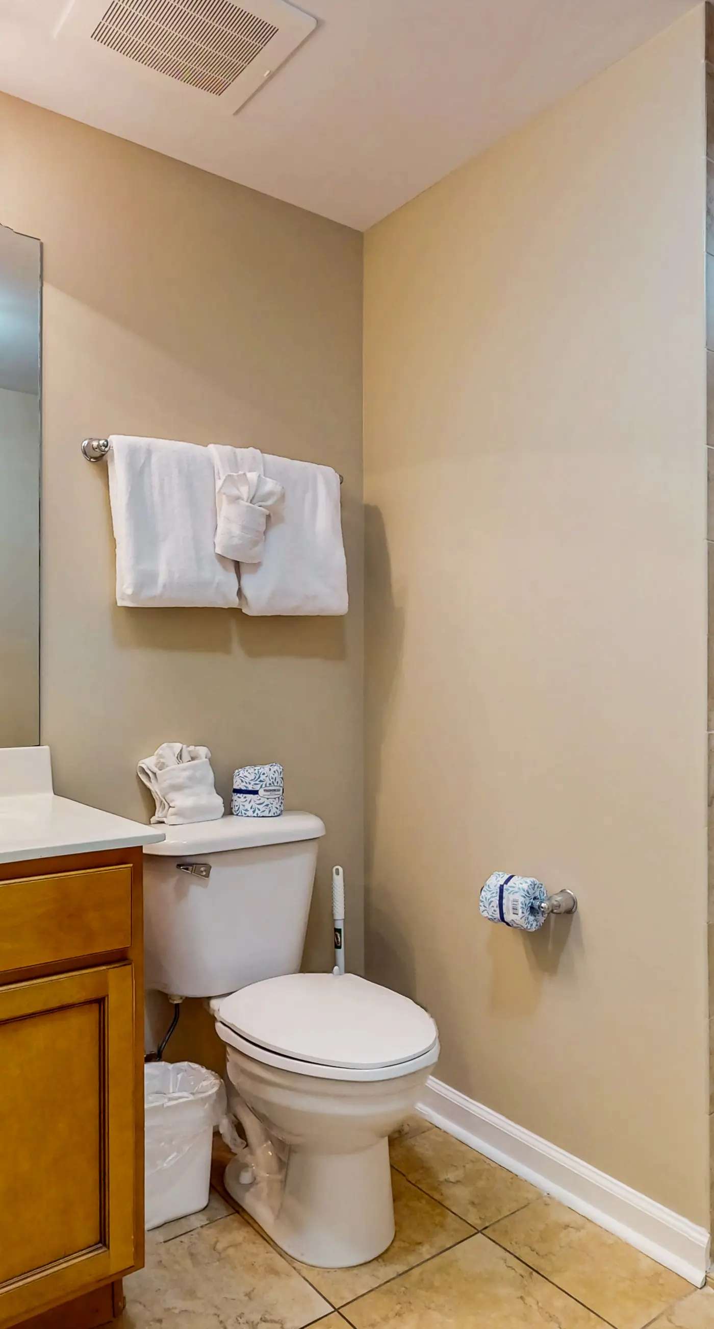 Cozy coastal condo with shared pool, lazy river and beach access