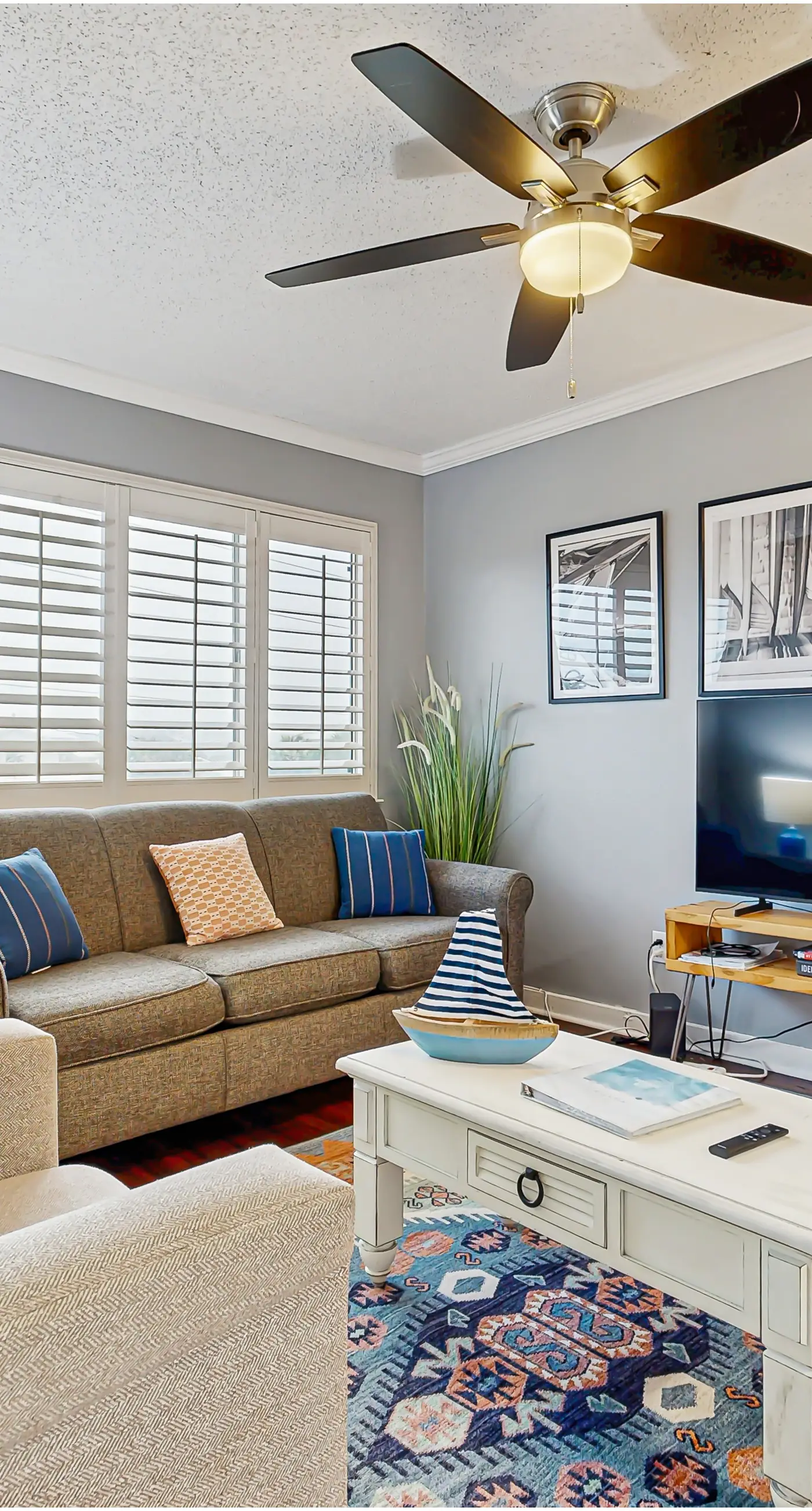 Cozy coastal condo with full kitchen, private washer/dryer, close to beach