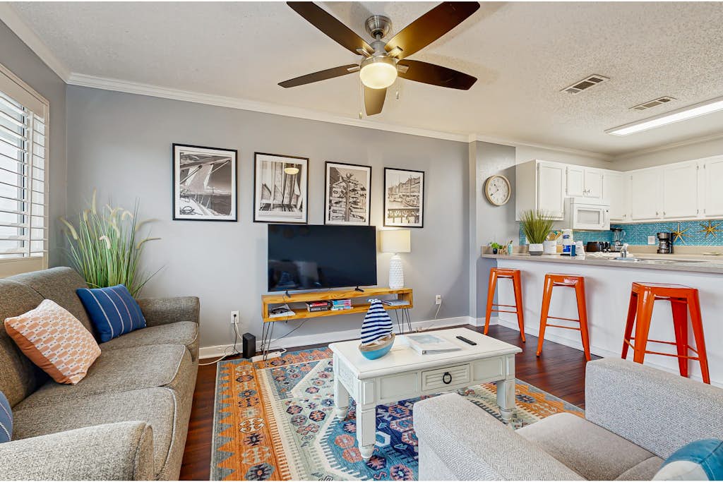 Cozy coastal condo with full kitchen, private washer/dryer, close to beach