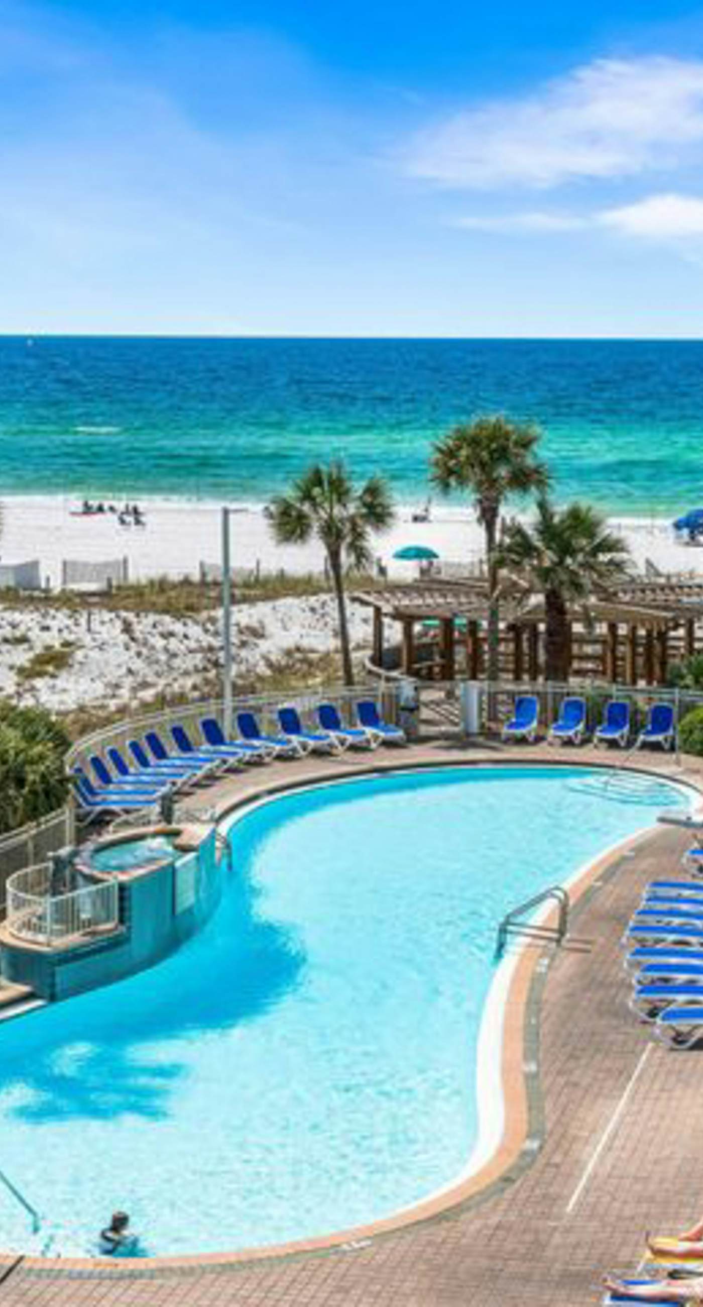 Beachfront Condo, gorgeous views, shared pool and beach access