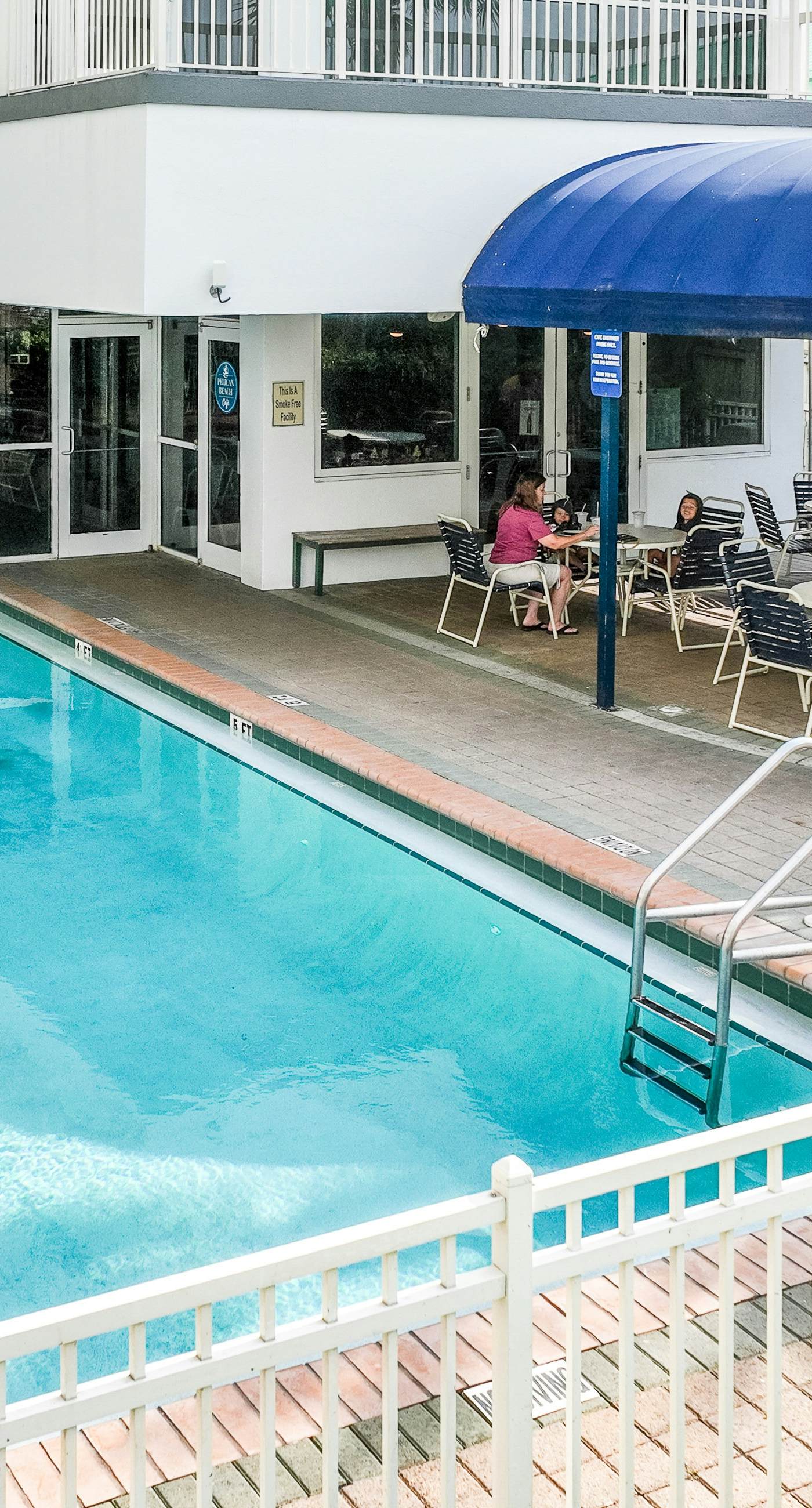 Beachfront Condo, gorgeous views, shared pool and beach access