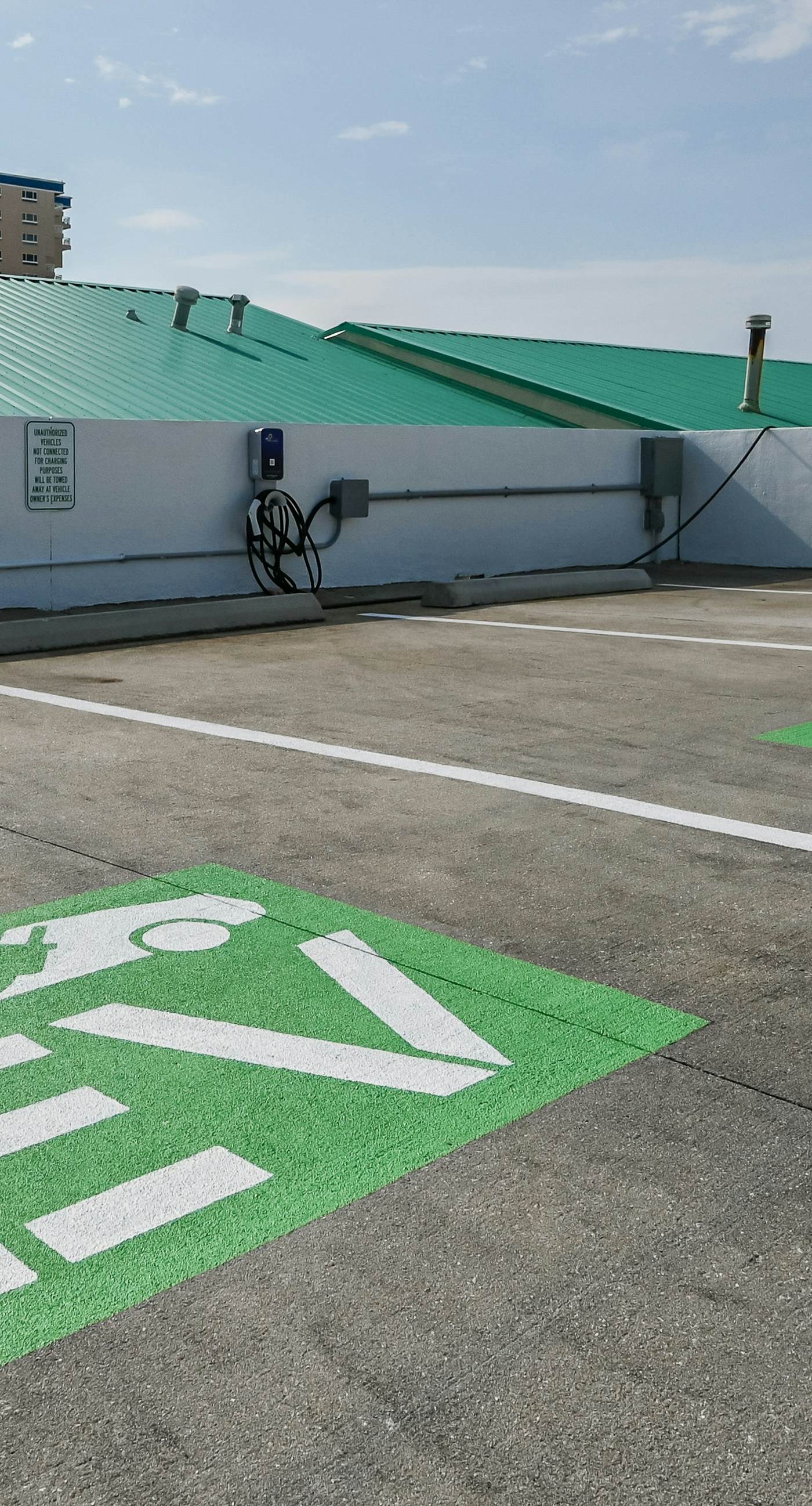 Beachfront Condo, gorgeous views, shared pool and beach access