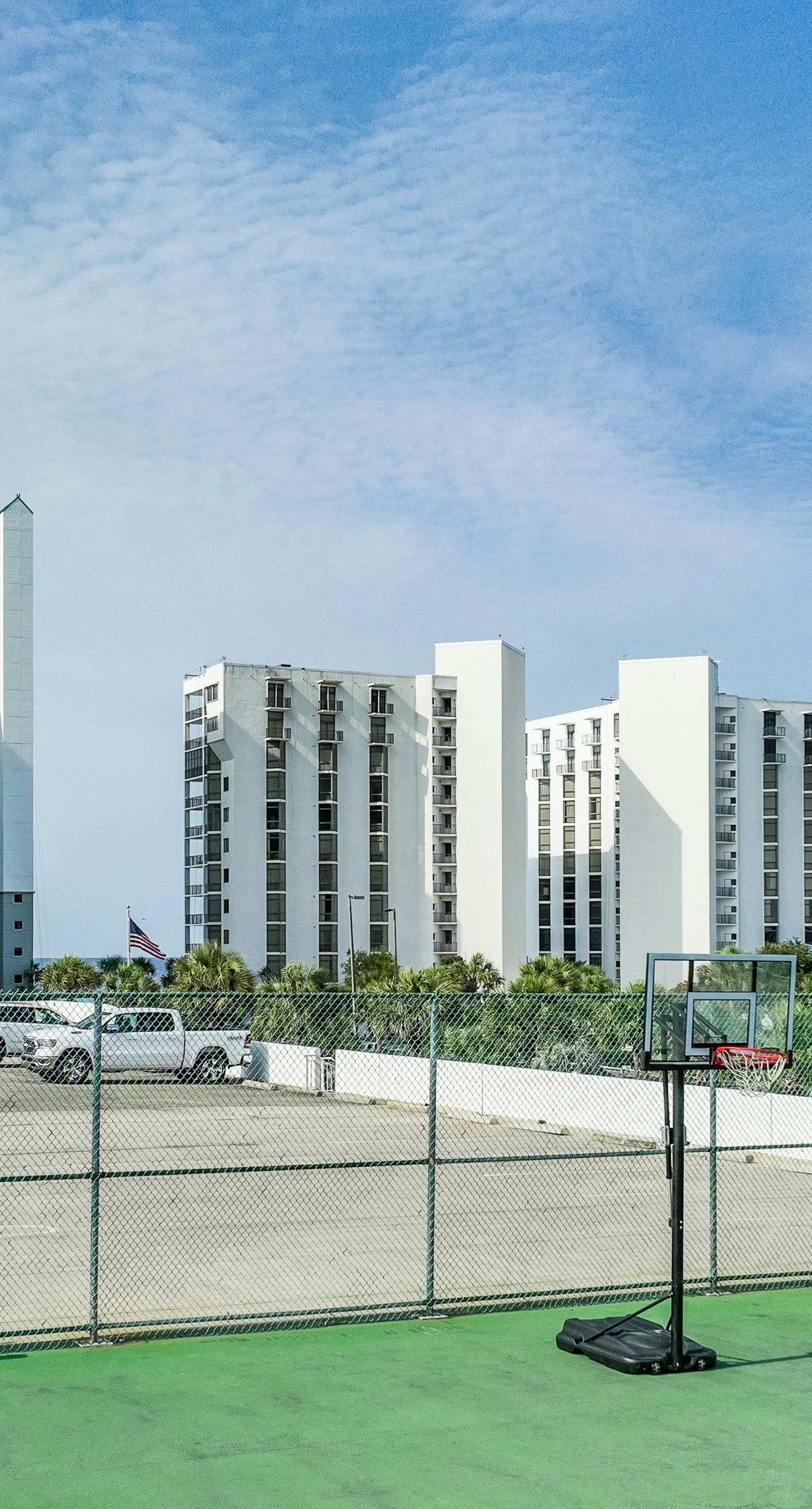 Beachfront Condo, gorgeous views, shared pool and beach access