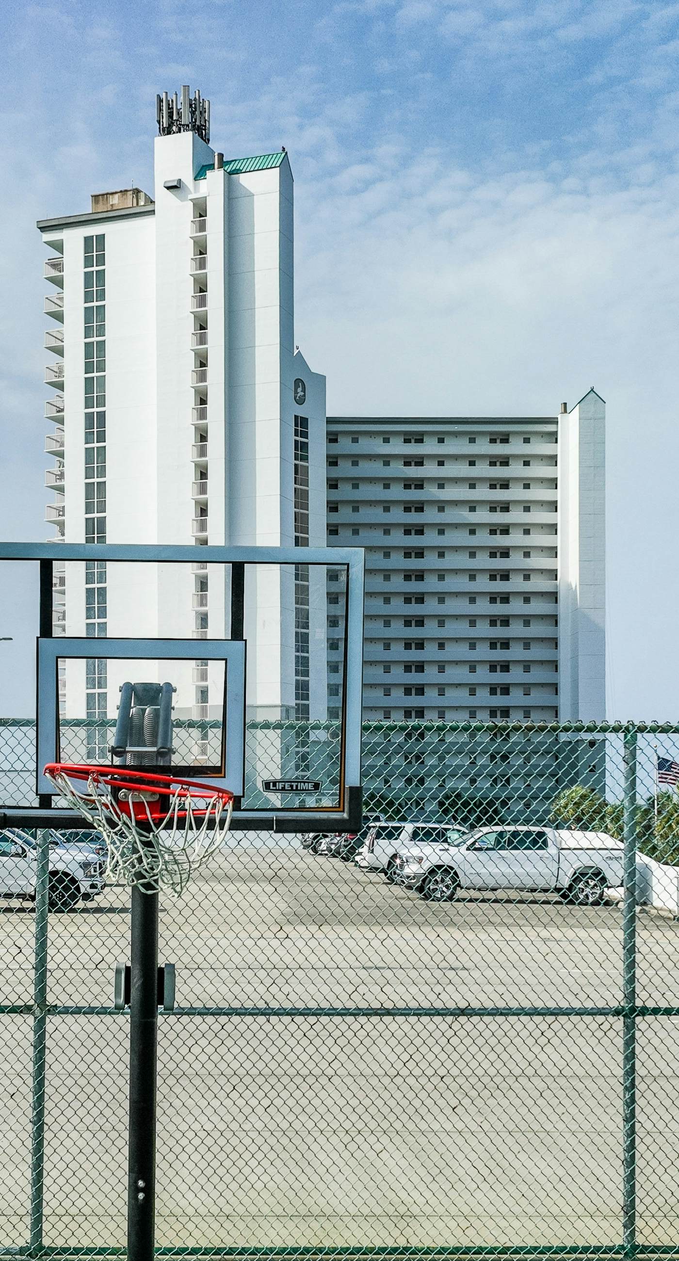 Beachfront Condo, gorgeous views, shared pool and beach access