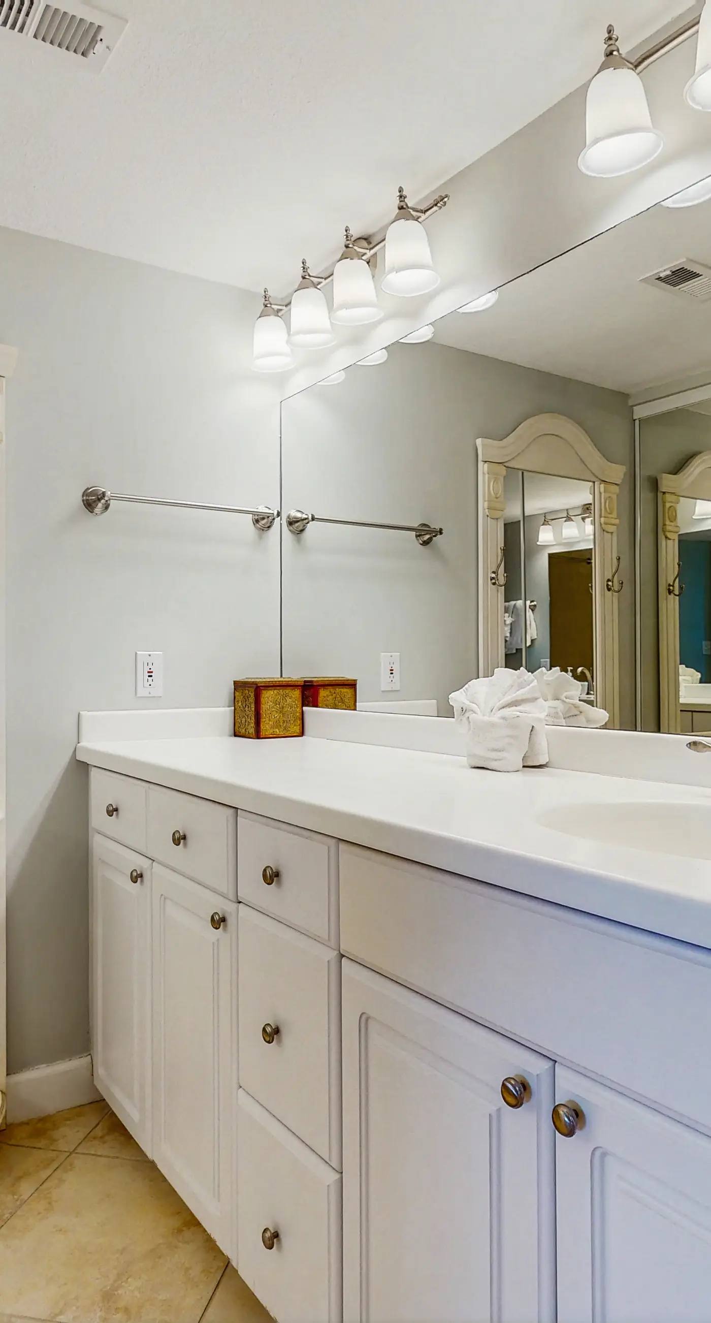 Gorgeous gulfront condo with shared pool and easy beach access