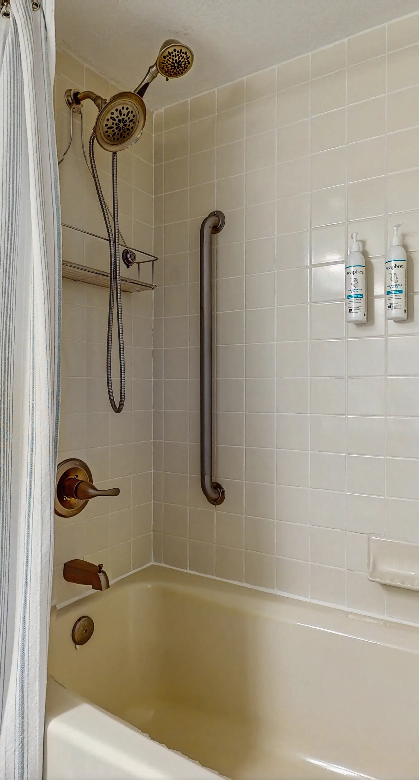 Gorgeous gulfront condo with shared pool and easy beach access