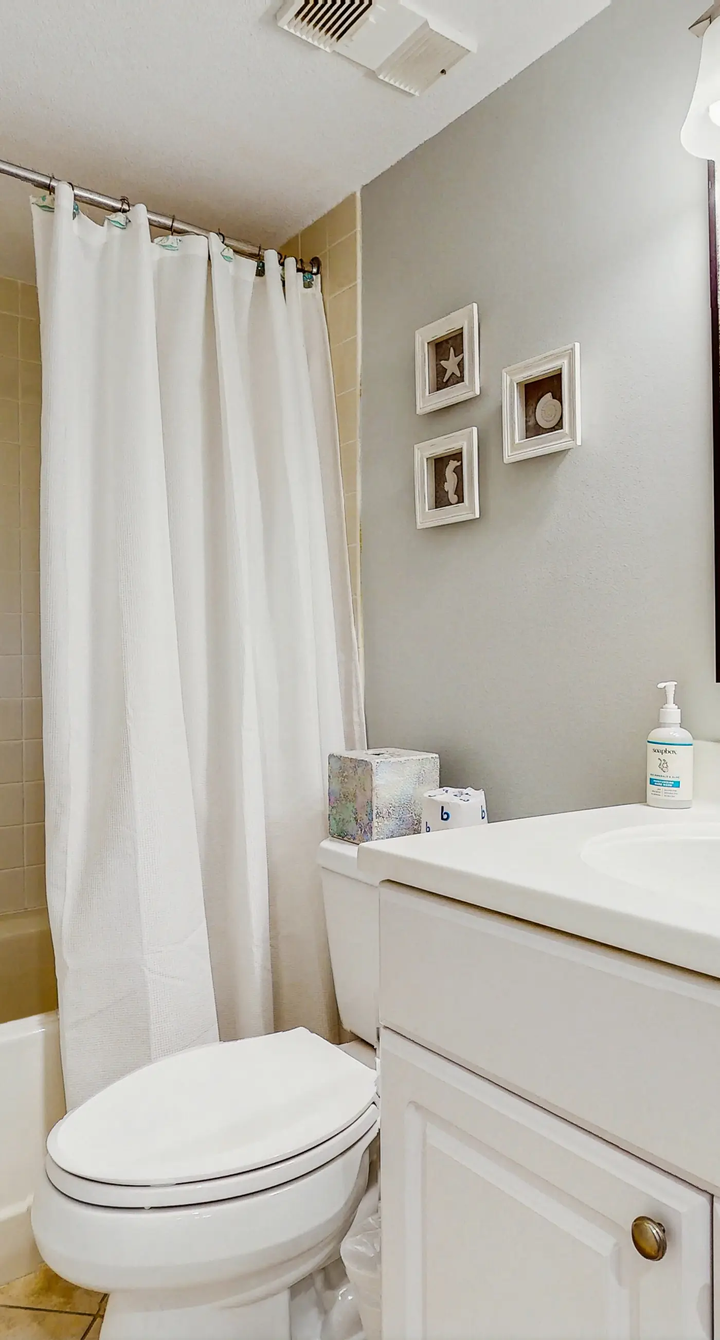 Gorgeous gulfront condo with shared pool and easy beach access