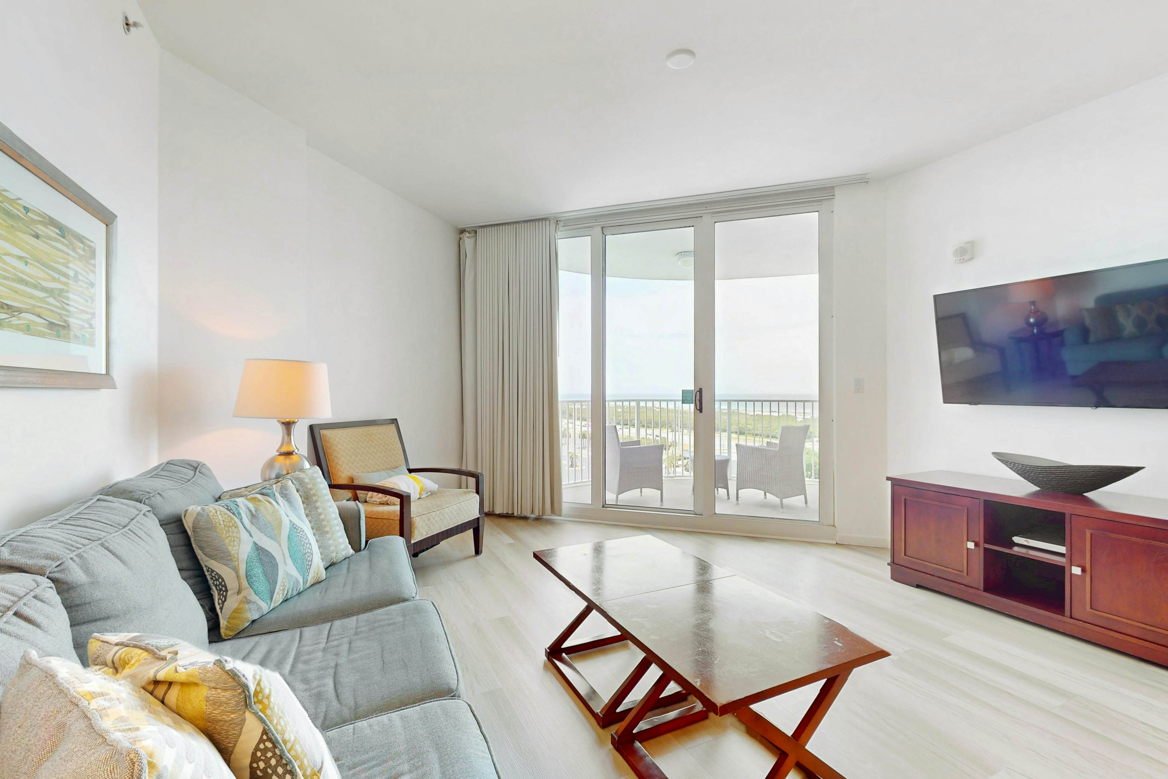 Cozy coastal condo with shared pool w/lazy river and beach access