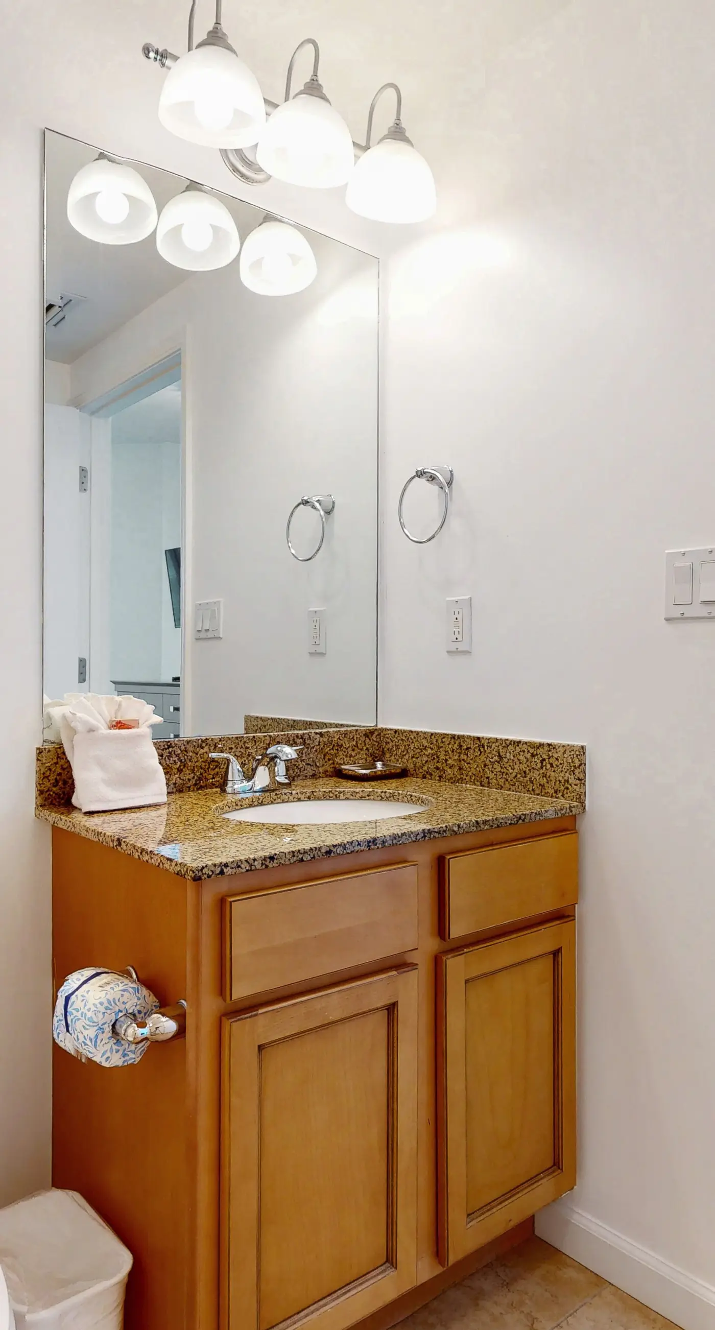 Cozy coastal condo with shared pool w/lazy river and beach access