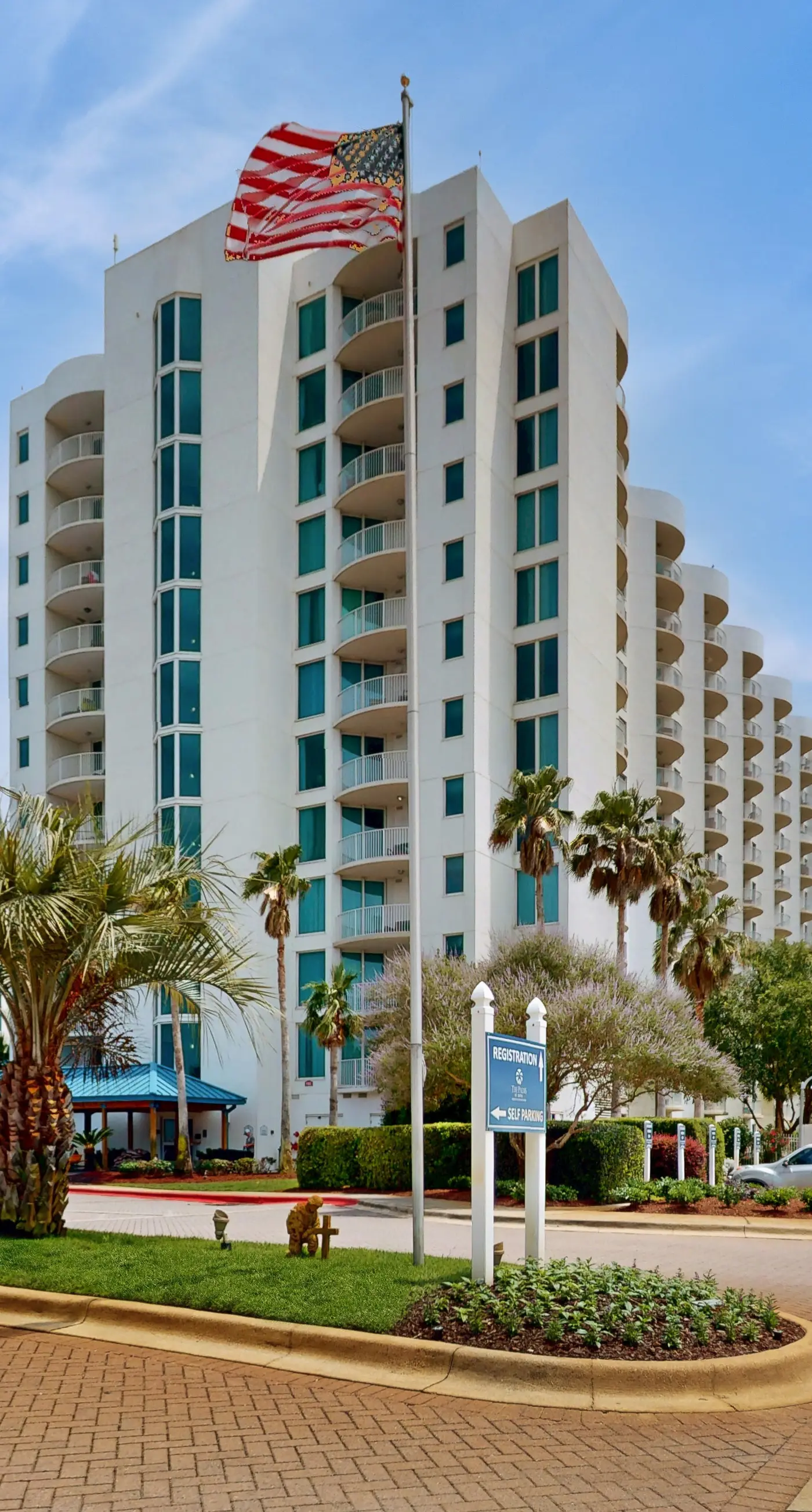 Cozy coastal condo with shared pool w/lazy river and beach access