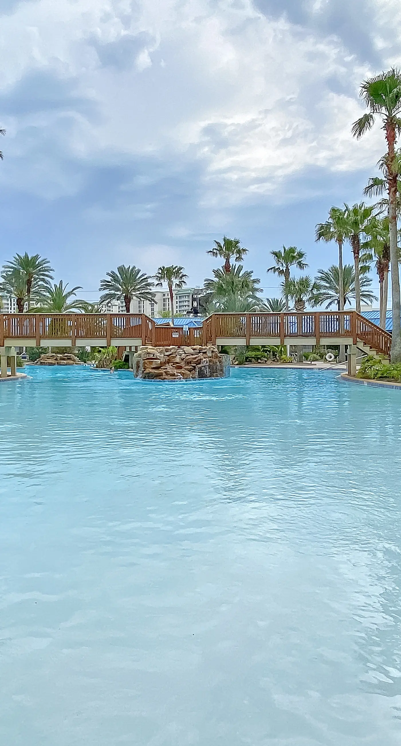 Cozy coastal condo with shared pool w/lazy river and beach access