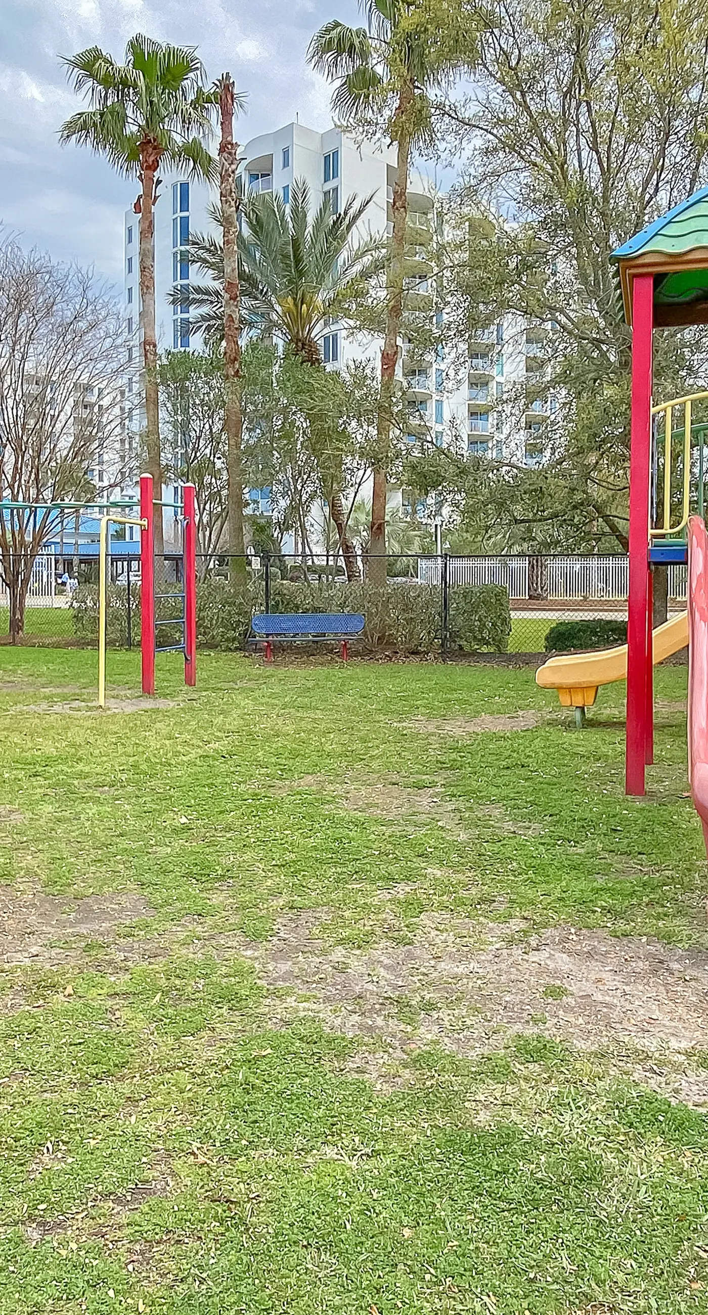 Cozy coastal condo with shared pool w/lazy river and beach access