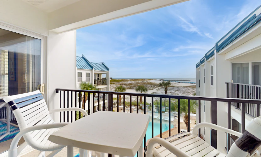 Poolside Villas 306
Gorgeous beach view condo, Shared pool, beach access & Wifi