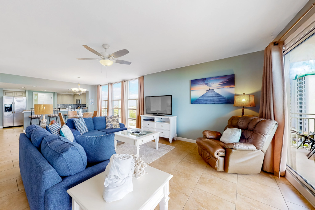 Spacious home with gorgeous gulf views, pool, large balcony, & fitness center