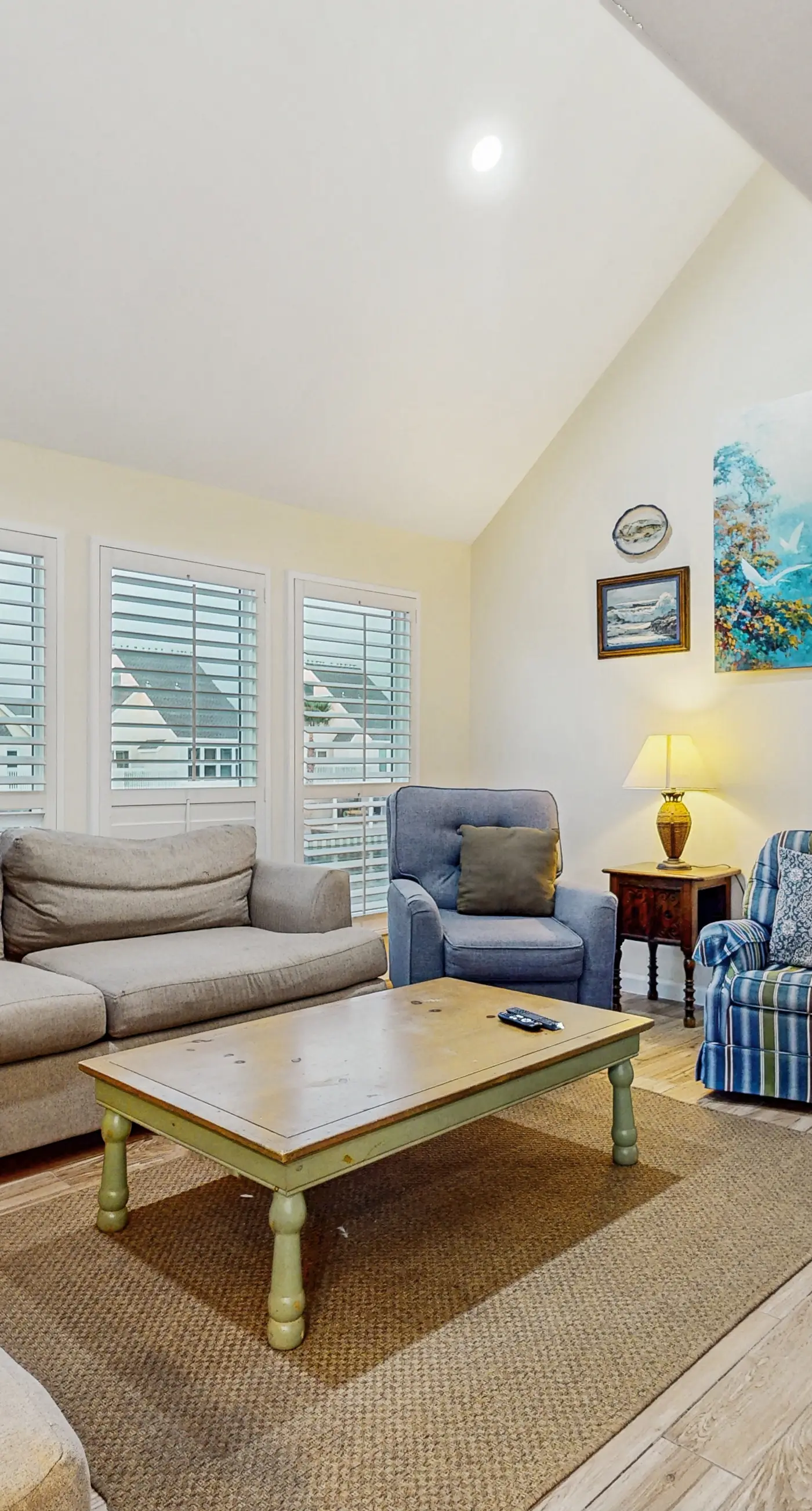 Waterfront villa with multi level home, shared pool & easy beach access